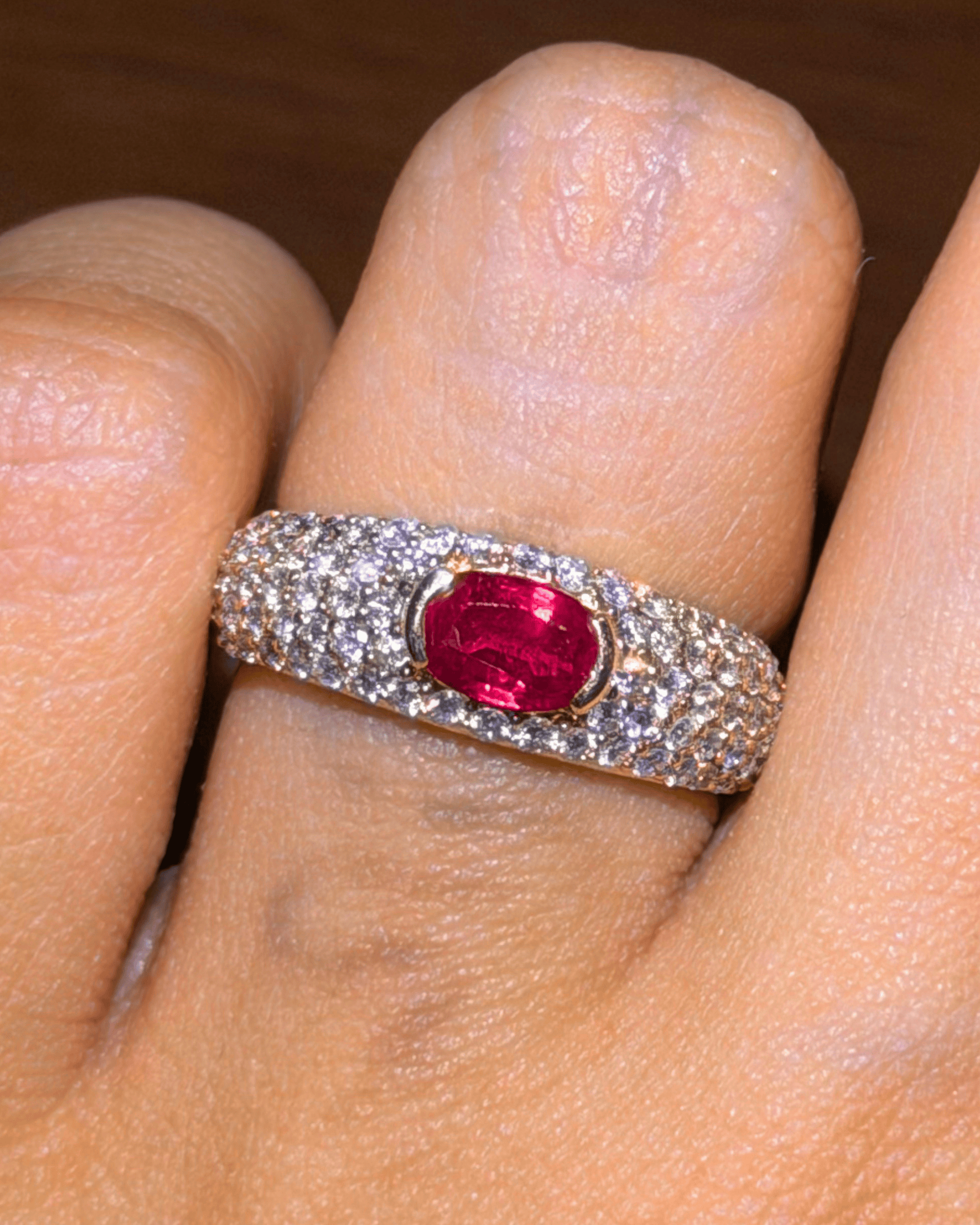 Luxury Promise Oval Ruby Ring with Diamond Pavé Band in 18K / 5.4g, R0.87ct, D0.70ct 26S78 JJC0107