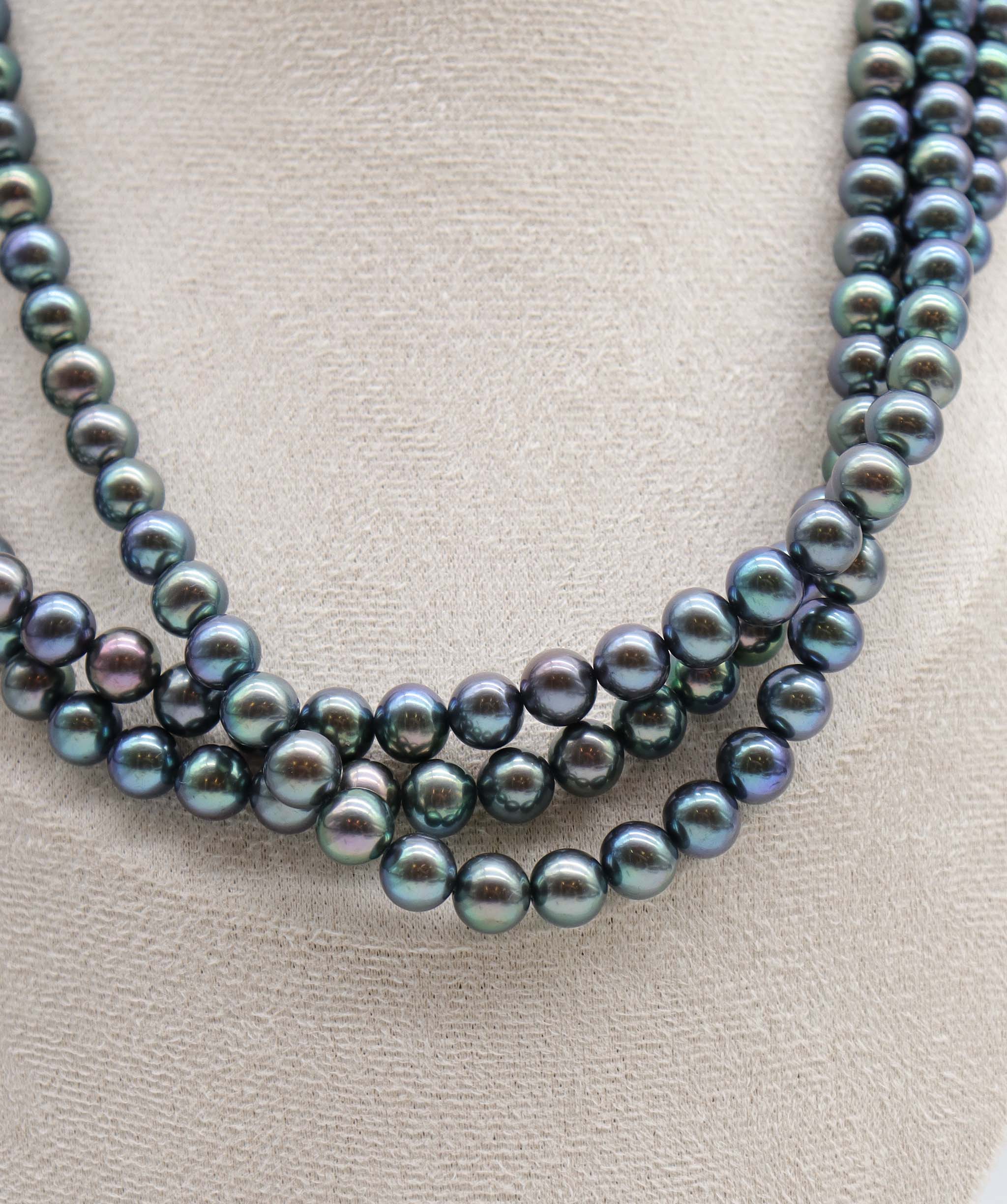 Luxury Promise Peacock Pearls DXBCS3367