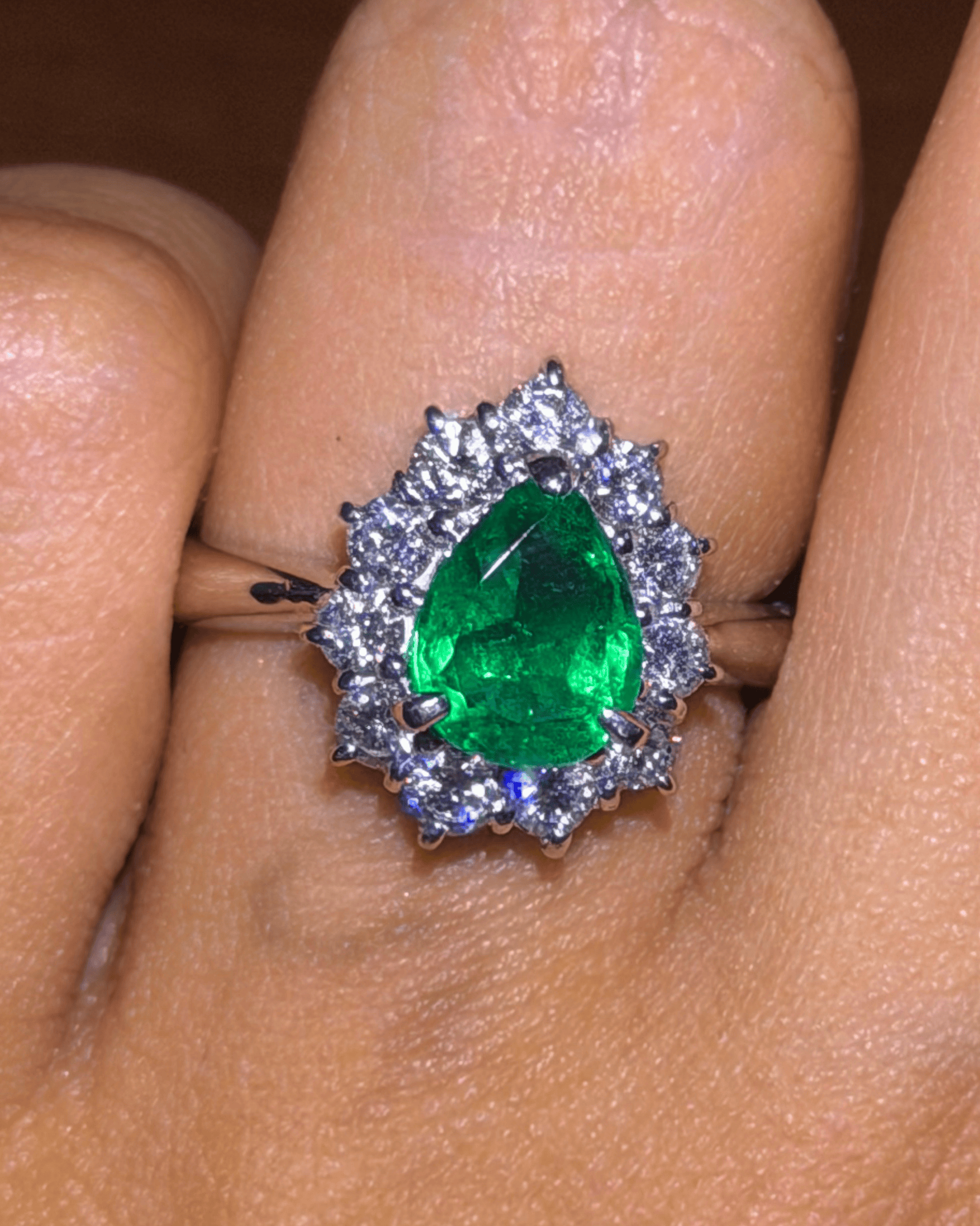 Luxury Promise Pear Emerald Ring with Diamond Halo in PT900 / 7.6g, Colombia E1.56ct, D0.79ct 6488N JJC0112