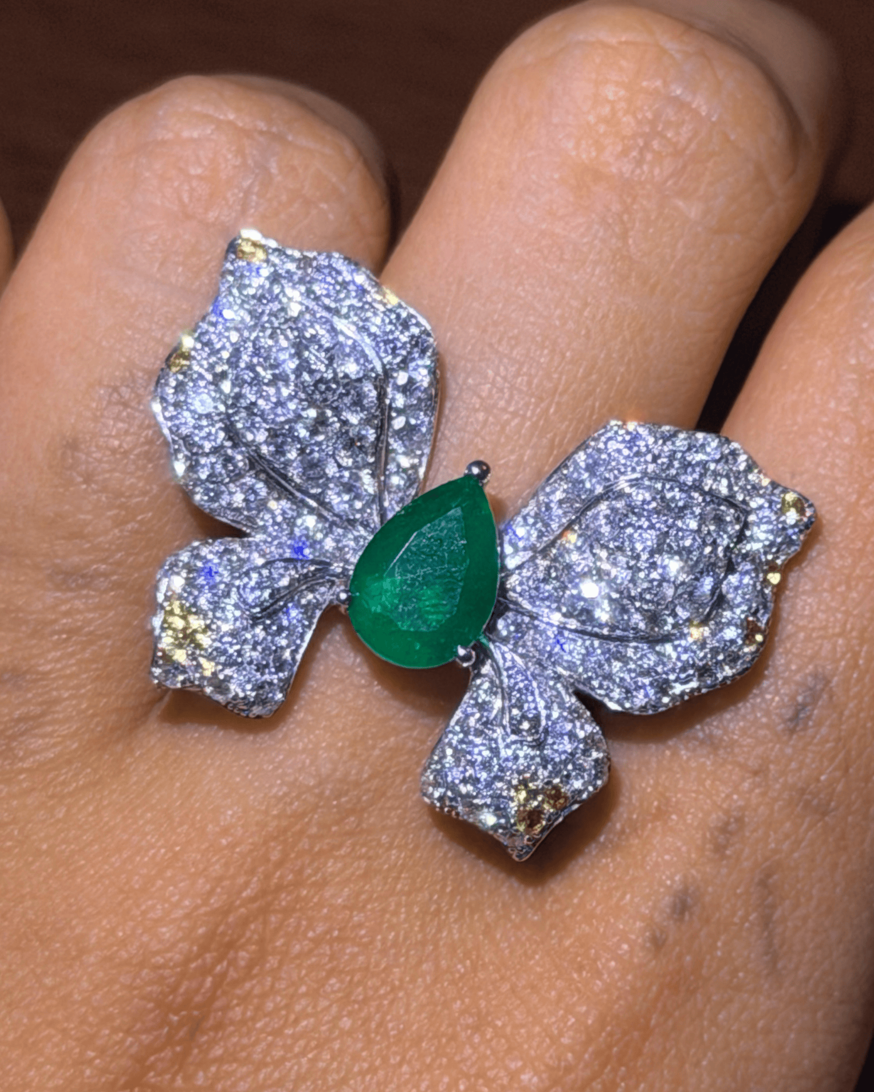 Luxury Promise Pear Emerald Ring with Diamond Leaf Motif in 18K, 11.77g, Vivid Muzo Minor Oil Colombia E1.97ct, D2.5ct 2508 JJC0083
