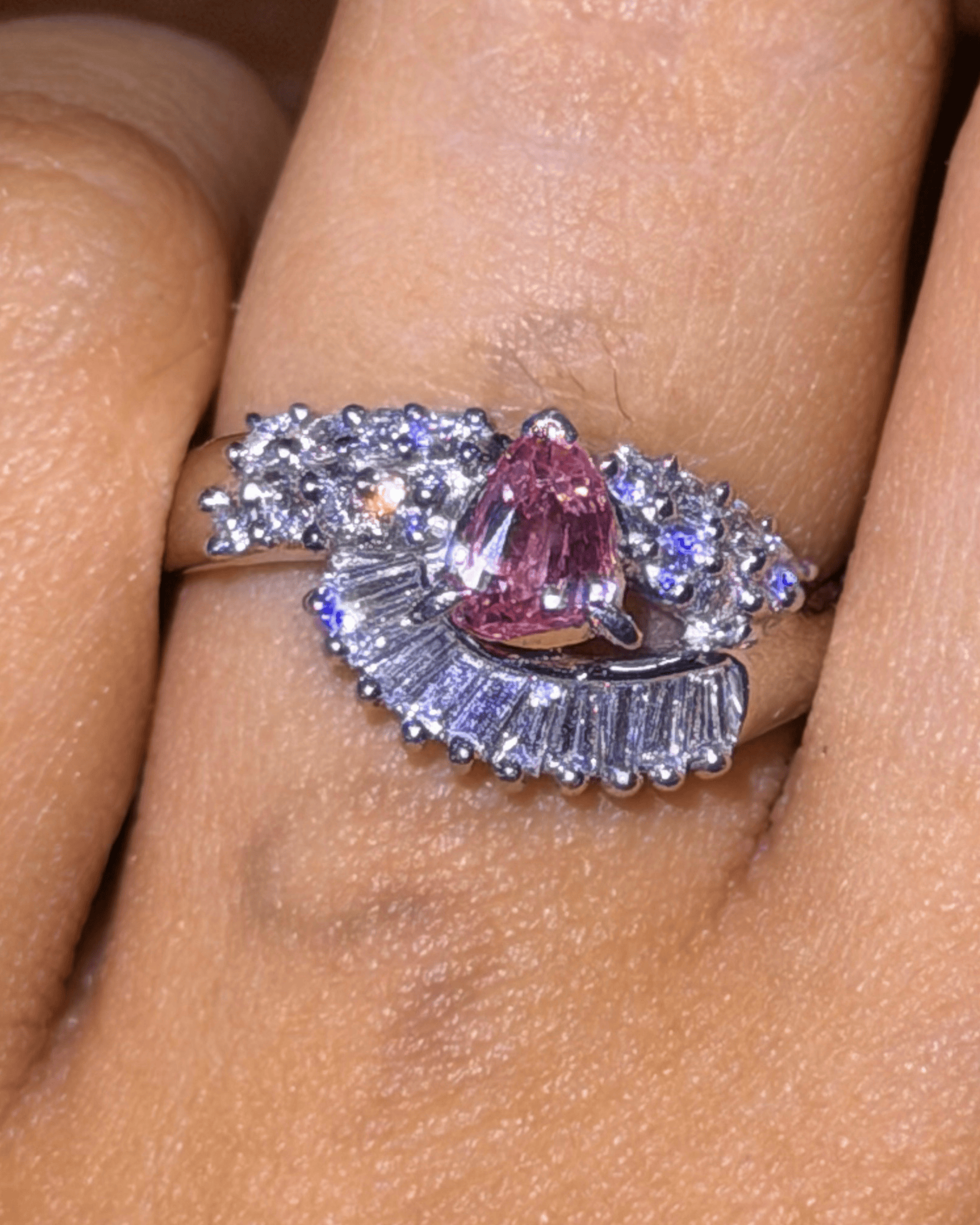 Luxury Promise Pear Pink Sapphire Ring with Diamond Fan Halo in PT900 / 6.3g, S0.56ct, D0.50ct 5964 JJC0079