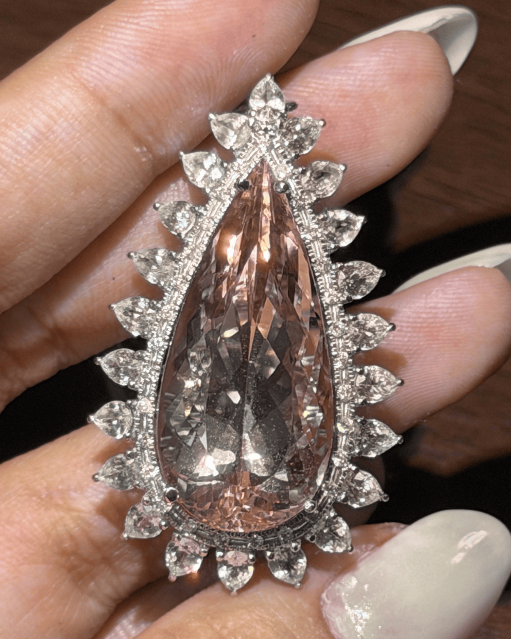 Luxury Promise PearShaped Morganite Pendant with Diamond Cluster Halo in 18K / 12g, Morganite25.3ct , D0.29ct 2424 JJC0143