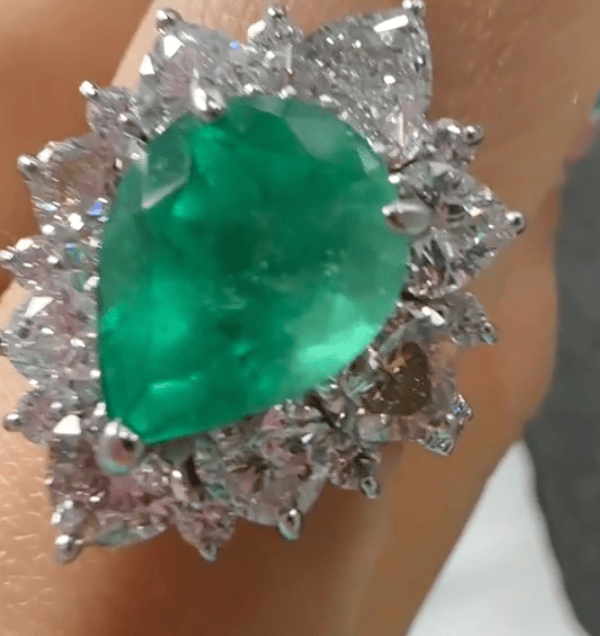Luxury Promise Pt900 Emerald Ring J0423X265C