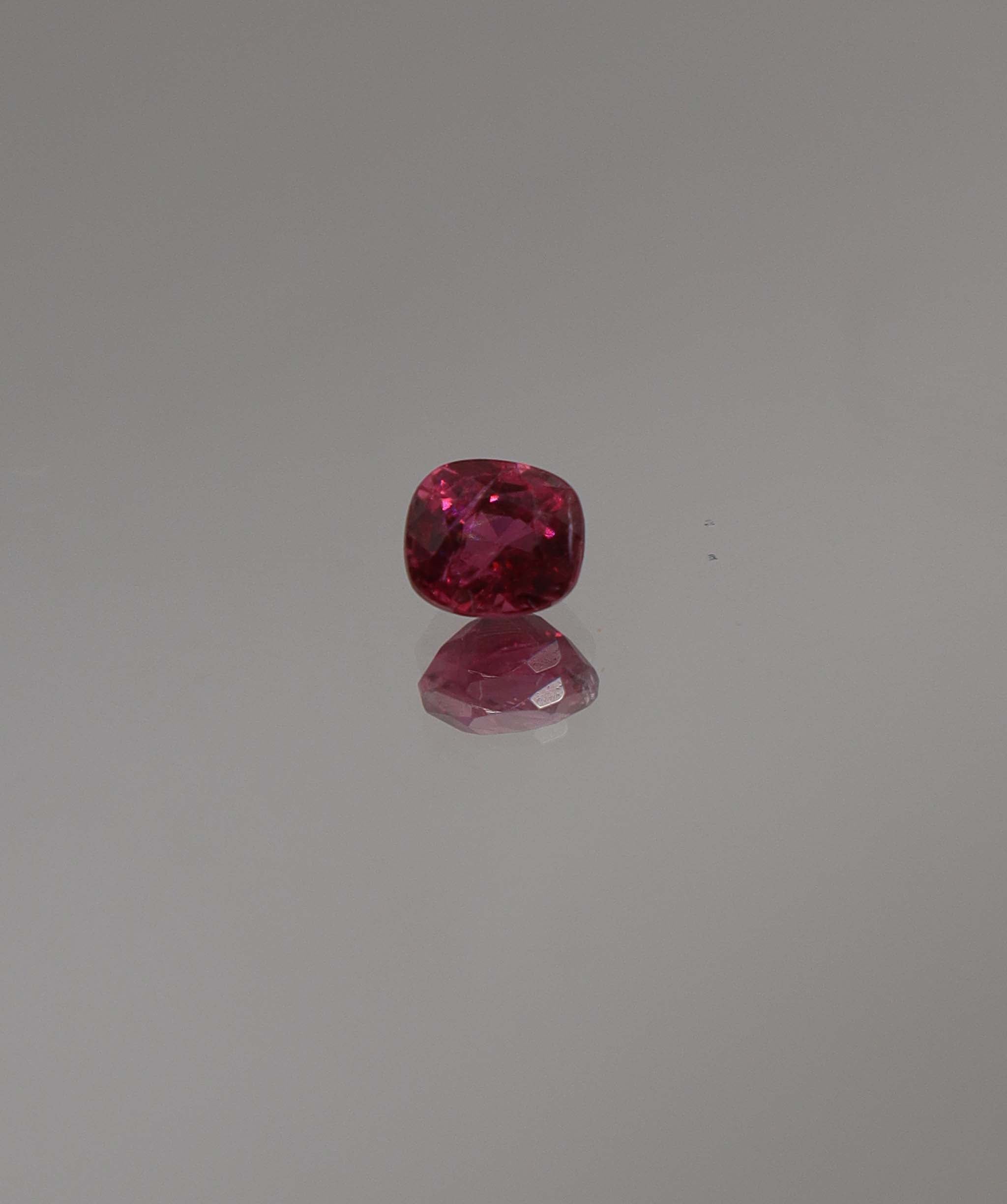 Luxury Promise Red Spinel 0.5ct DXBCD1063