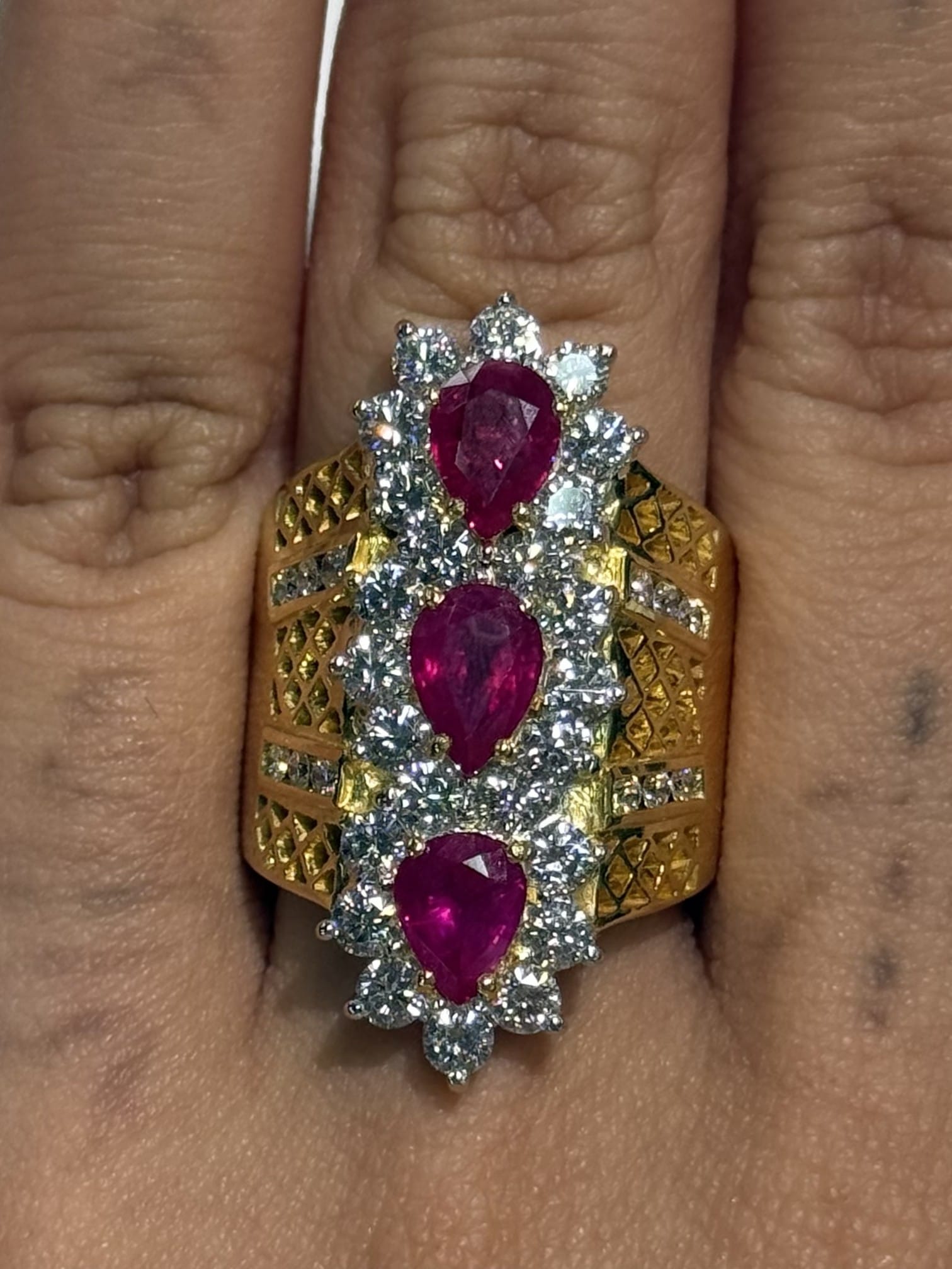 Luxury Promise Ruby Dome Ring in 18K / 17.40g, R2.12ct, D2.20ct / Size 8.5 US 024541 JJC0003