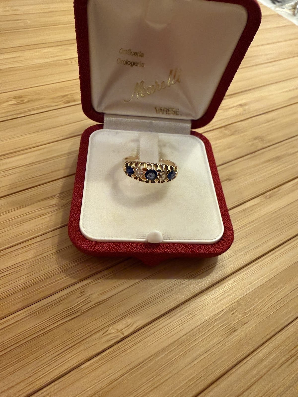 LUXURY PROMISE Sapphire and Diamond 18kt YG 5 stone AKC0699