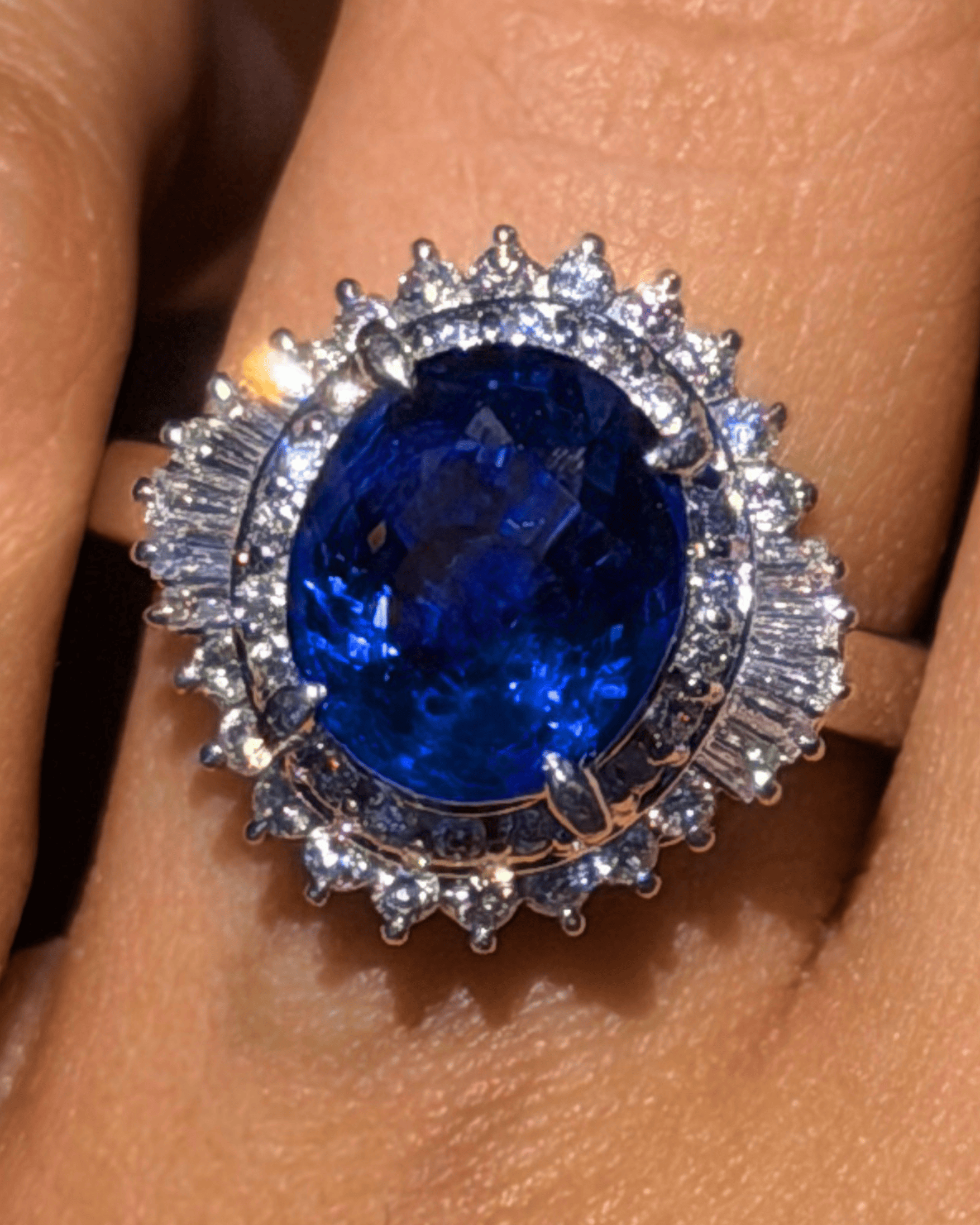 Luxury Promise Sapphire Ring with Diamond Halo in PT900 / 9.9g, S4.16ct, D0.61ct 3278S JJC0131