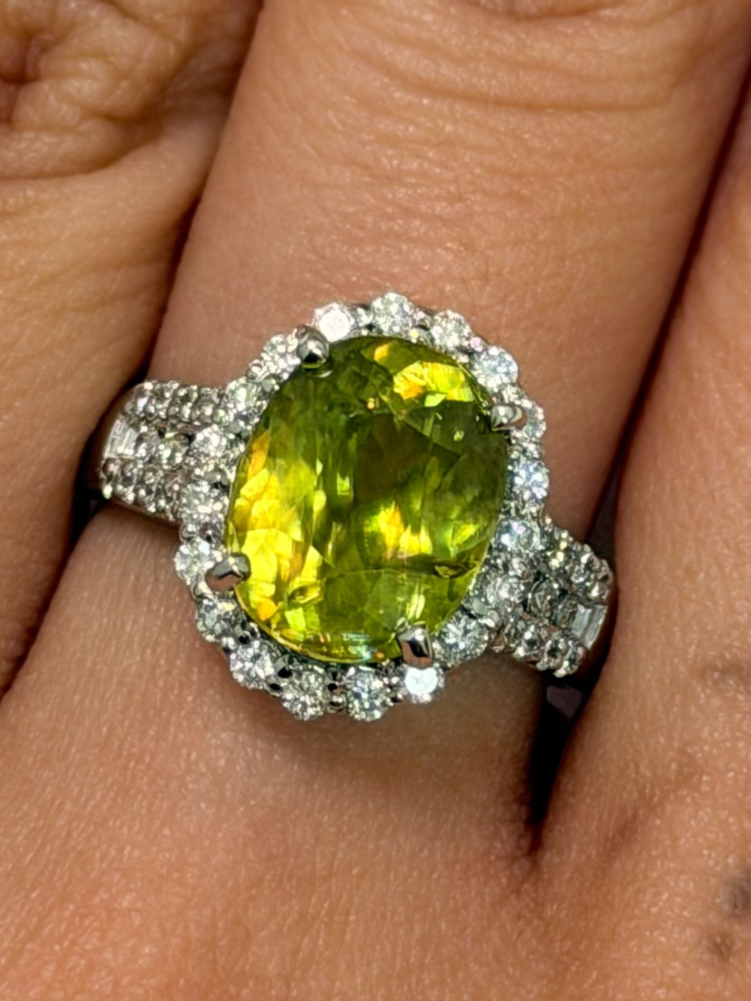Luxury Promise Sphene Ring in 18K / 5.8g, SP3.84ct, D0.63ct 1569 JJC0443