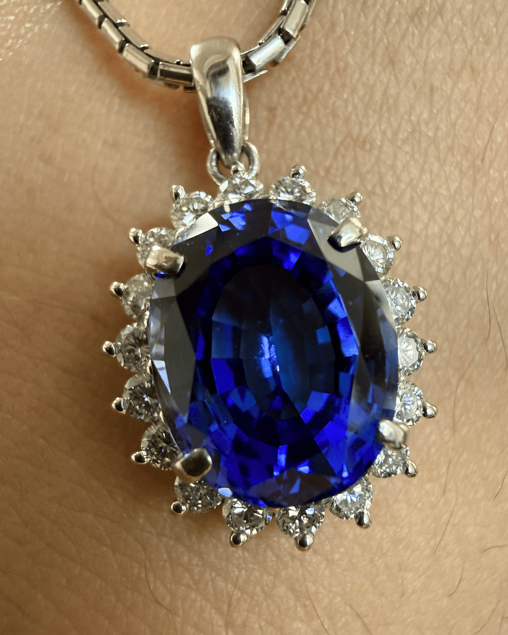 Luxury Promise Tanzanite Necklace with Diamond Halo in PT900/850 / 15.7g, TZ5.93ct, D0.71ct 67SY4 JJC0161