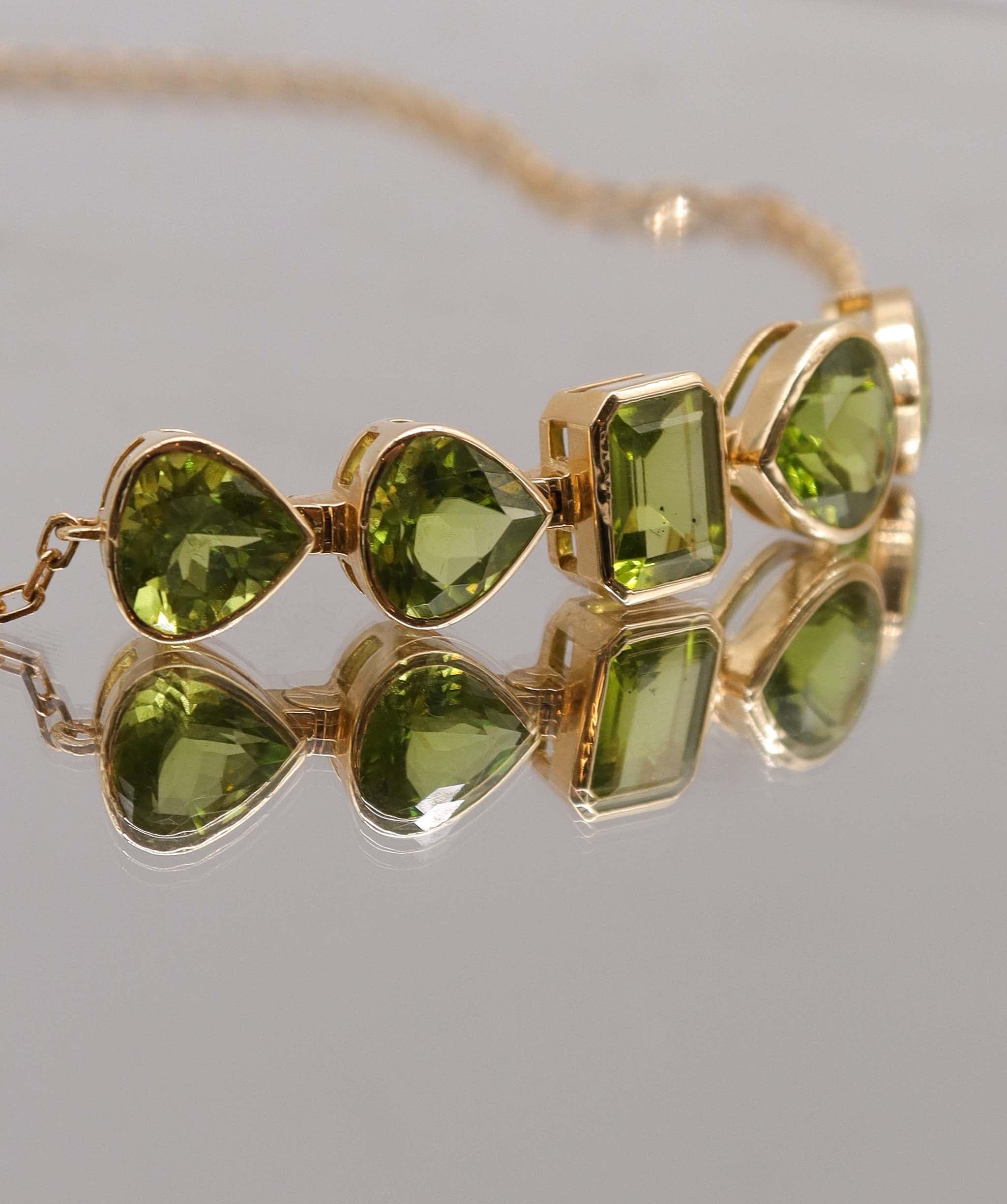 Luxury Promise The green flame 9.92ct Peridot YG Necklace/Choker DXBS5613