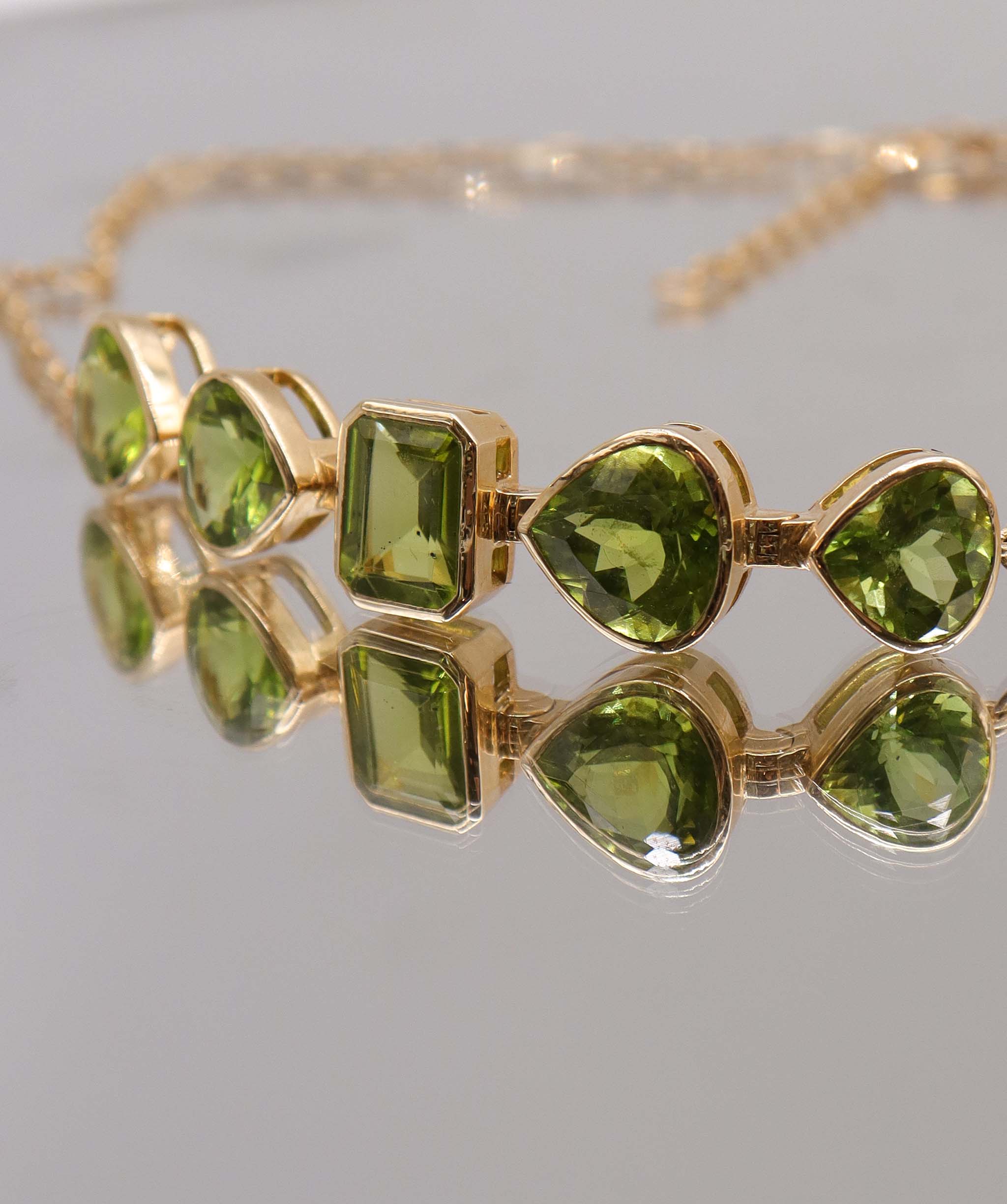 Luxury Promise The green flame 9.92ct Peridot YG Necklace/Choker DXBS5613