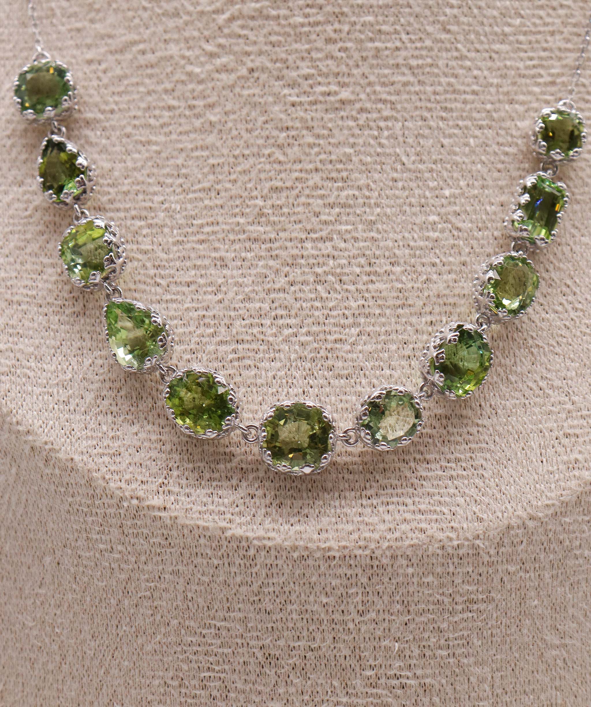 Luxury Promise The queen of light 14.96ct tourmaline WG Crown Necklace DXBS5634