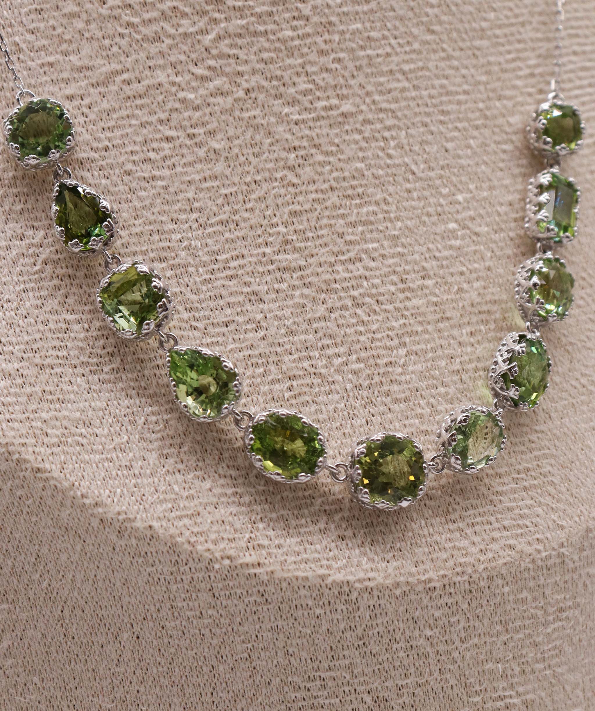 Luxury Promise The queen of light 14.96ct tourmaline WG Crown Necklace DXBS5634