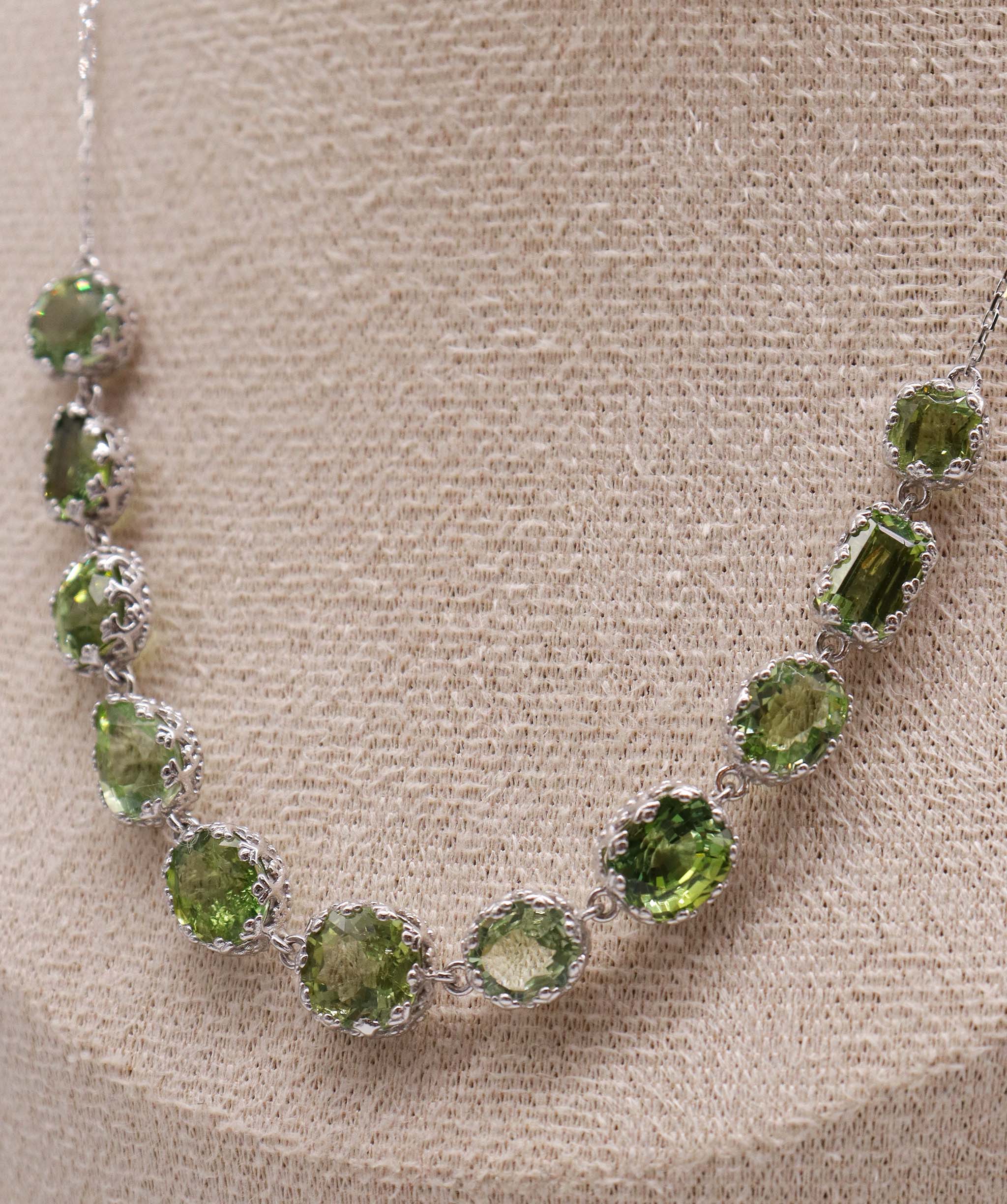 Luxury Promise The queen of light 14.96ct tourmaline WG Crown Necklace DXBS5634