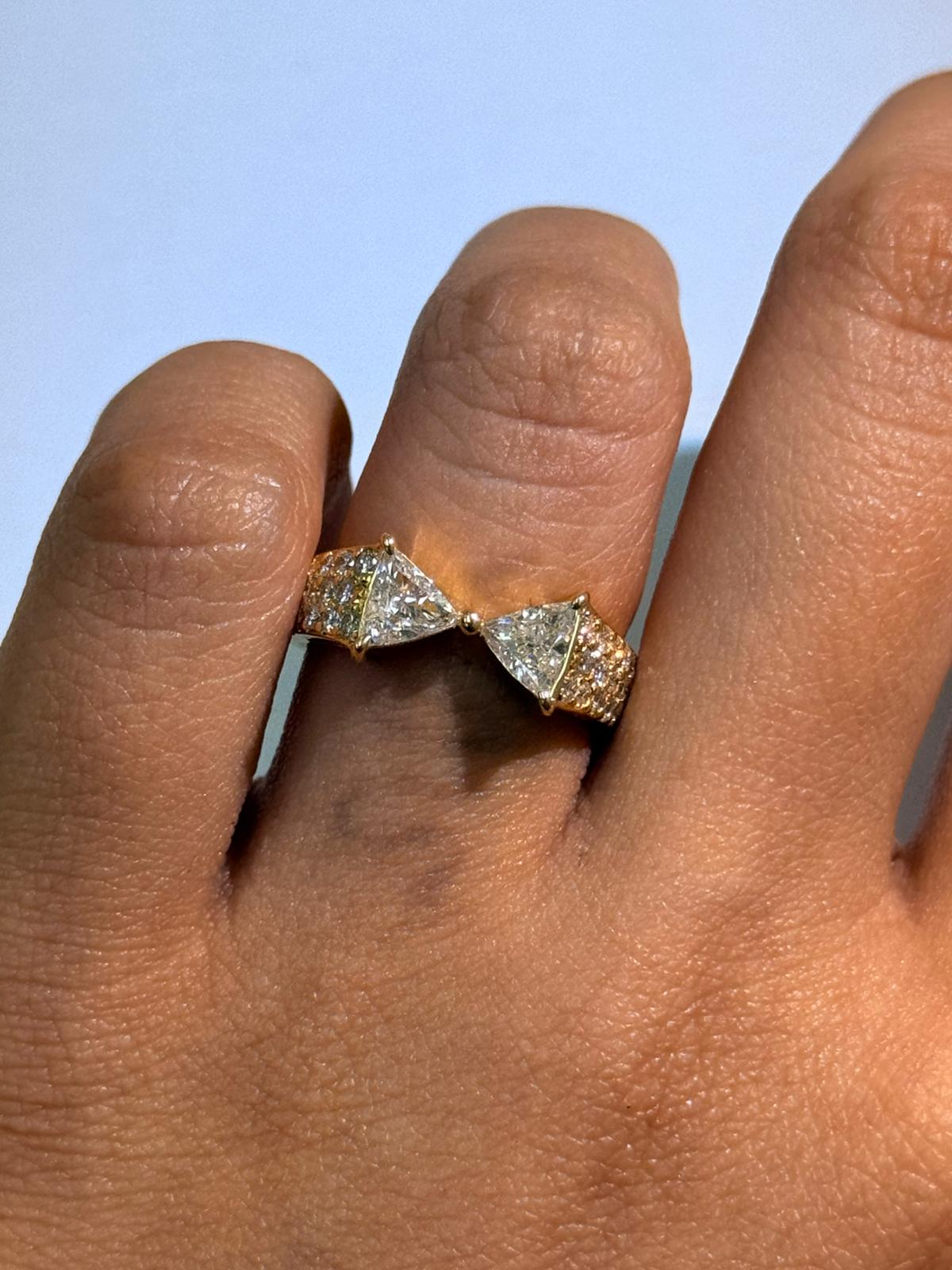Luxury Promise Toi et Moi Trillion Diamond Ring with Pavé Diamond in 18K / 6.60g, D0.636ct + 0.53ct / Size 5.5 US 024560 JJC0044
