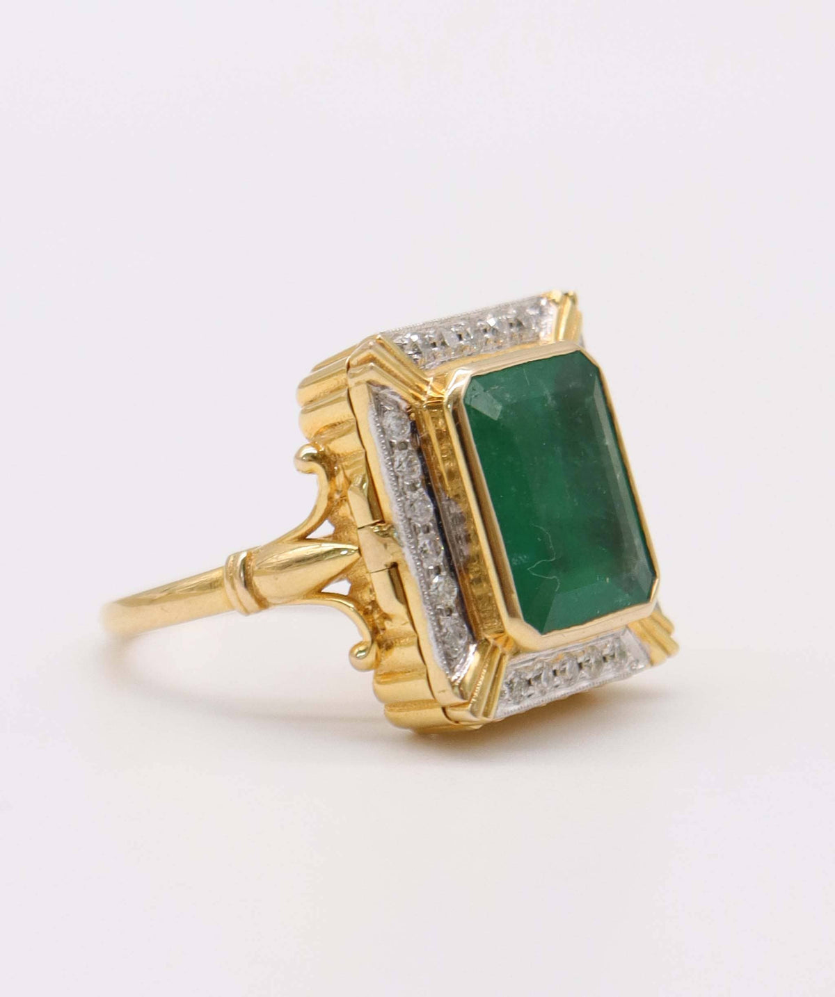 Luxury Promise Top Q rectangle Emerald and Diamond Ring 18K AVNC012