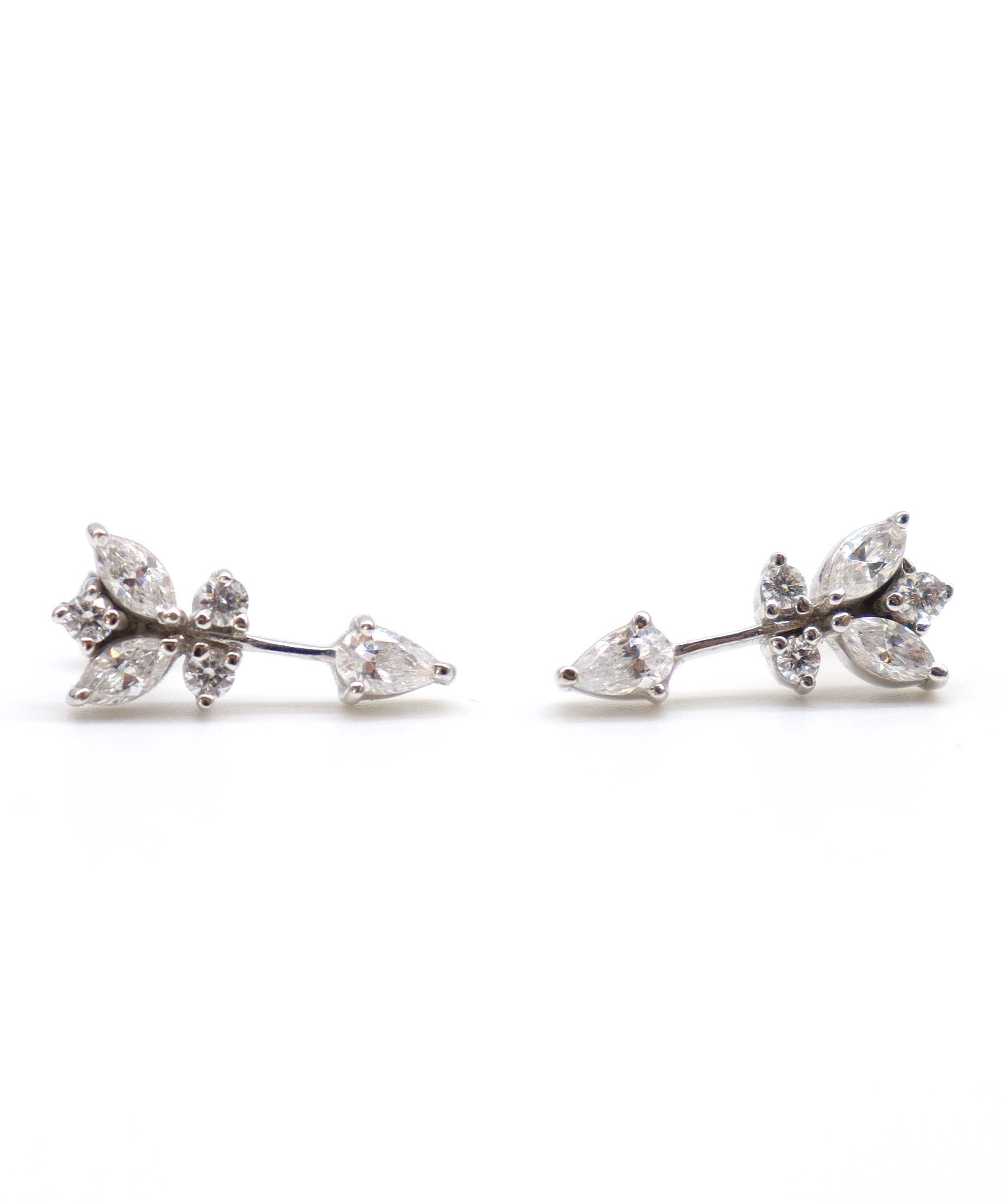 Luxury Promise Vintage 18K WG Earrings Flower Pair DXBS3924