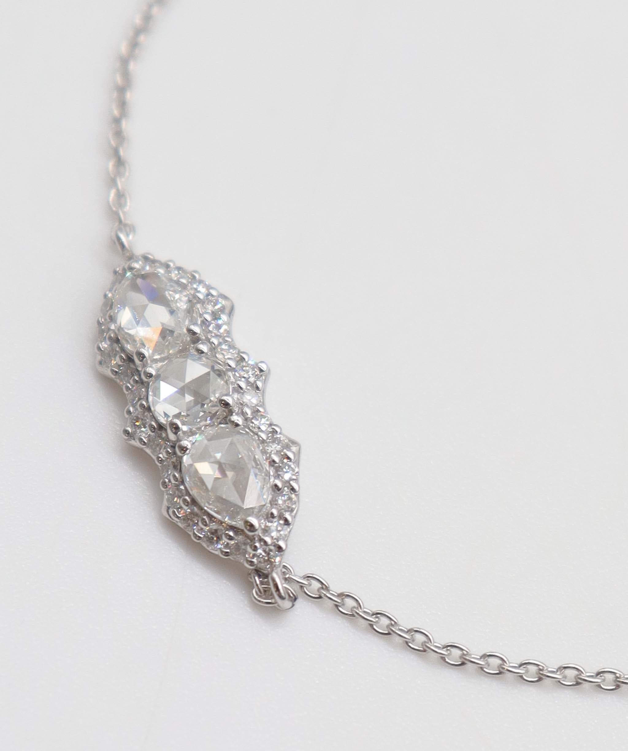 LUXURY PROMISE WHITE PEAR ROSECUT BRACELET TW:0.59CT GOLD:2.41G B3370