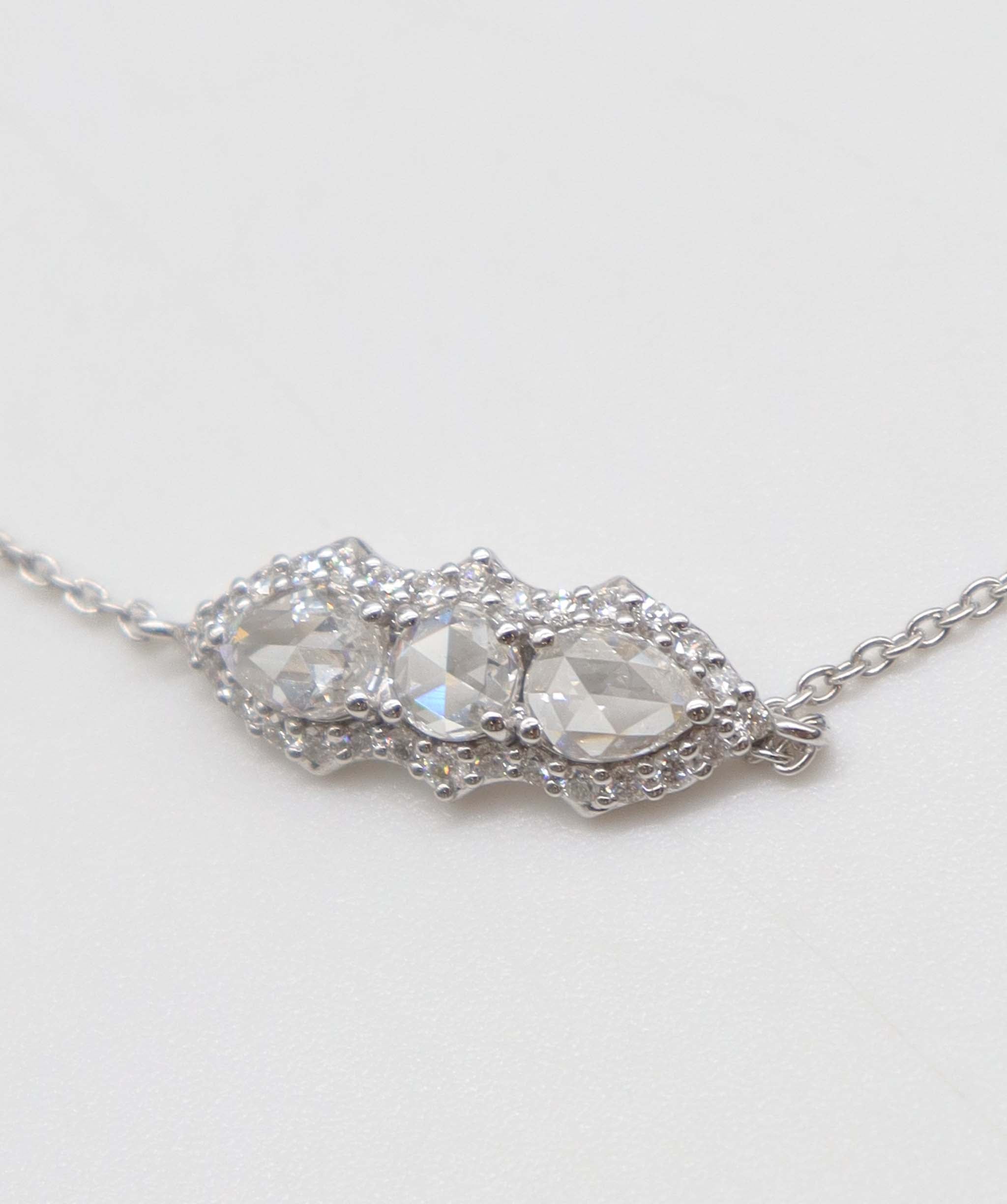 LUXURY PROMISE WHITE PEAR ROSECUT BRACELET TW:0.59CT GOLD:2.41G B3370