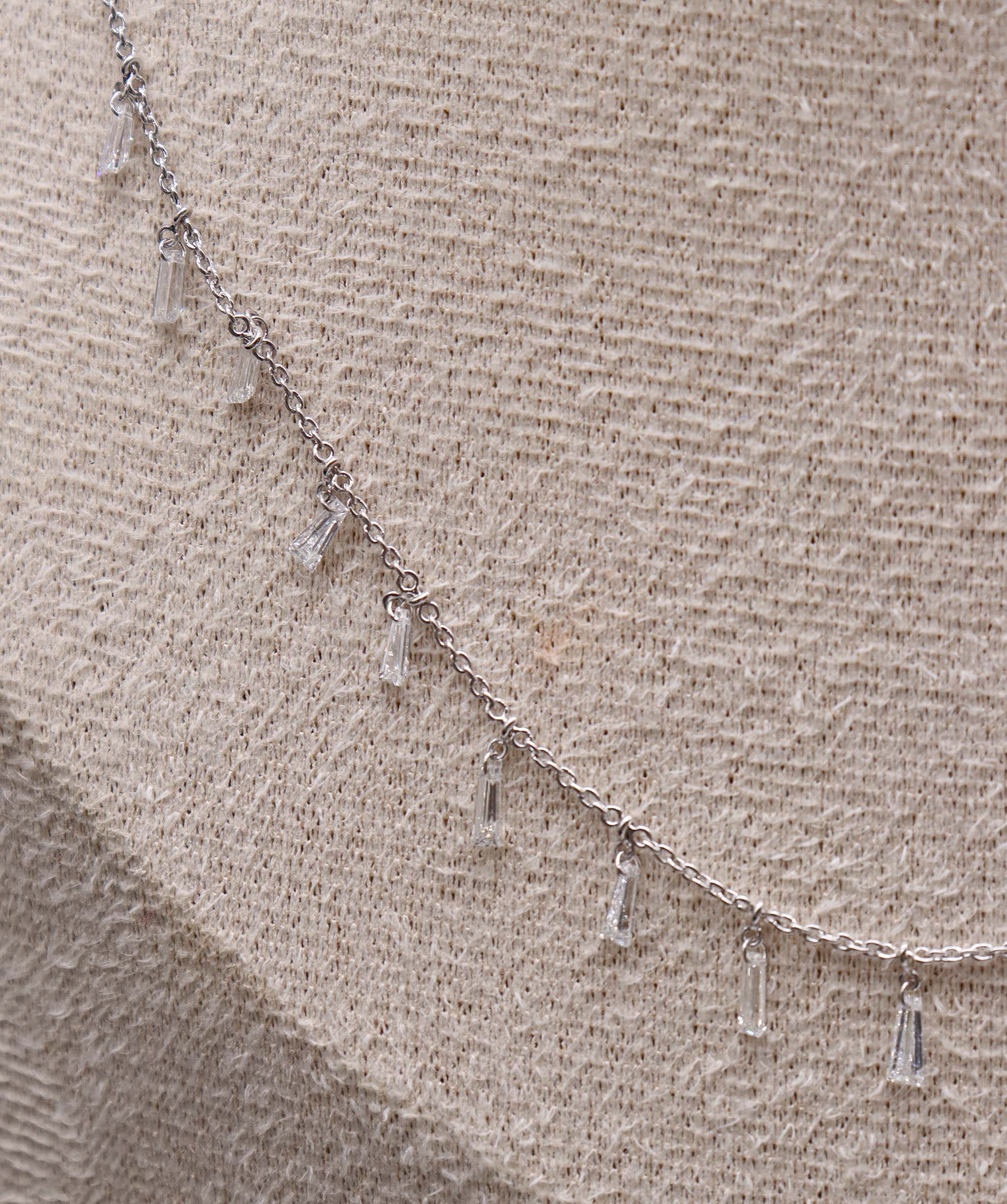 LUXURY PROMISE WHITE TAPPER BAGGUETTE NECKLACE TW:1.65CT GOLD:2.65G C12328