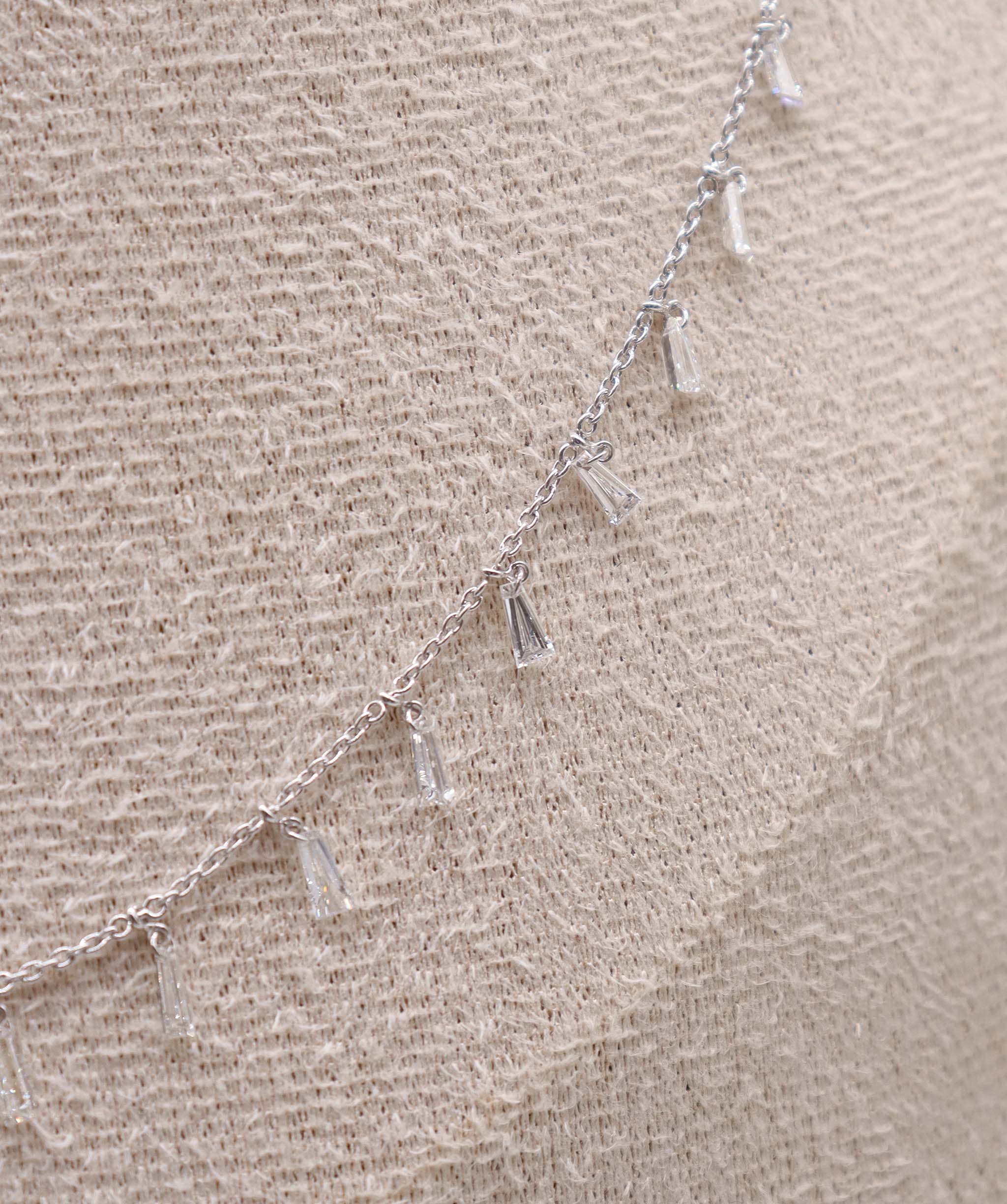 LUXURY PROMISE WHITE TAPPER BAGGUETTE NECKLACE TW:1.65CT GOLD:2.65G C12328