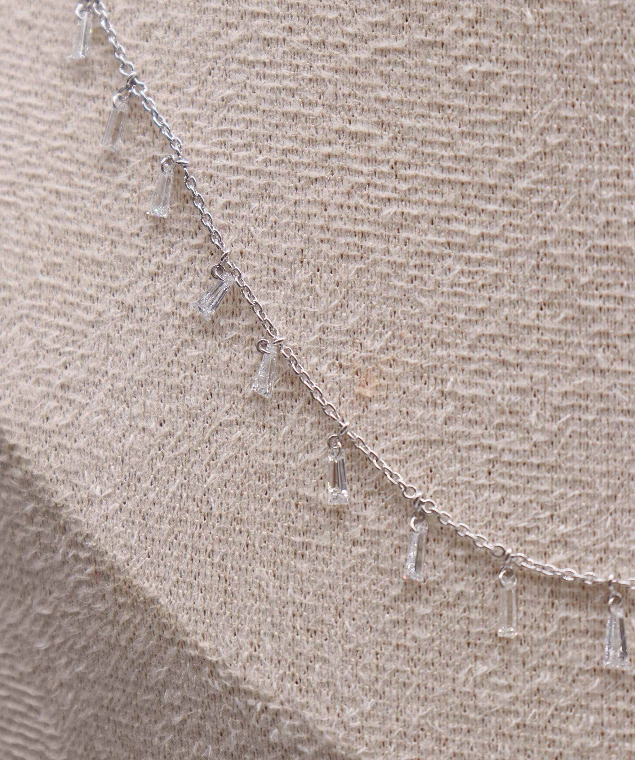 LUXURY PROMISE WHITE TAPPER BAGGUETTE NECKLACE TW:1.65CT GOLD:2.65G C12328