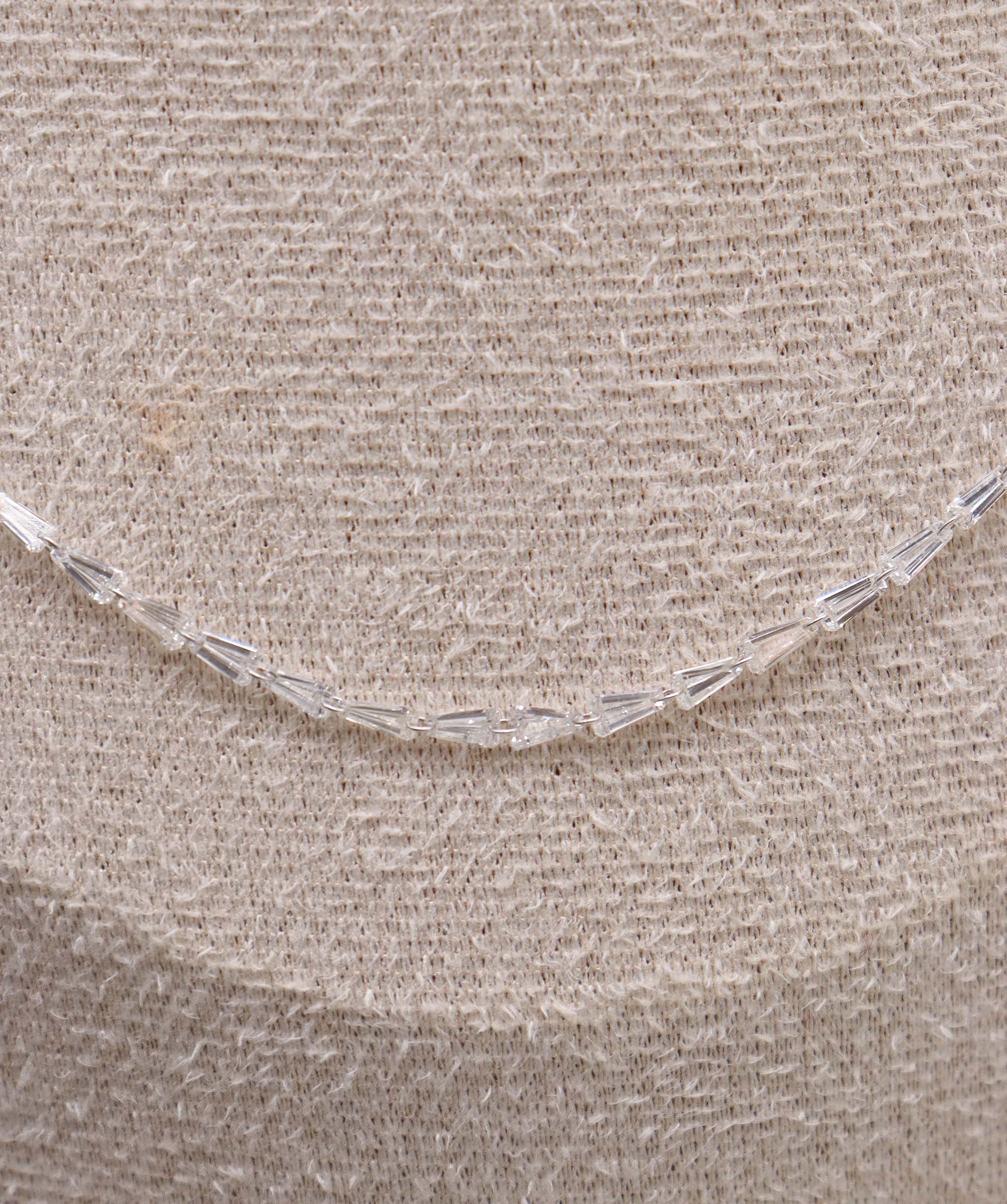 LUXURY PROMISE WHITE TAPPER BAGGUETTE NECKLACE TW:2.48CT GOLD:1.84G C8513