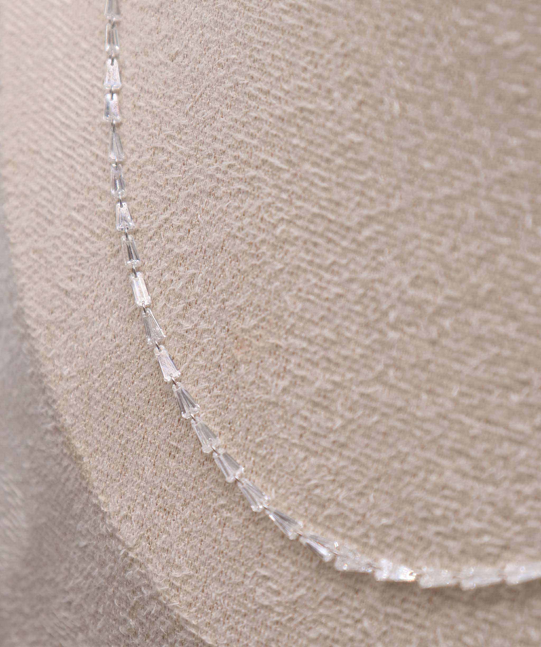 LUXURY PROMISE WHITE TAPPER BAGGUETTE NECKLACE TW:2.48CT GOLD:1.84G C8513