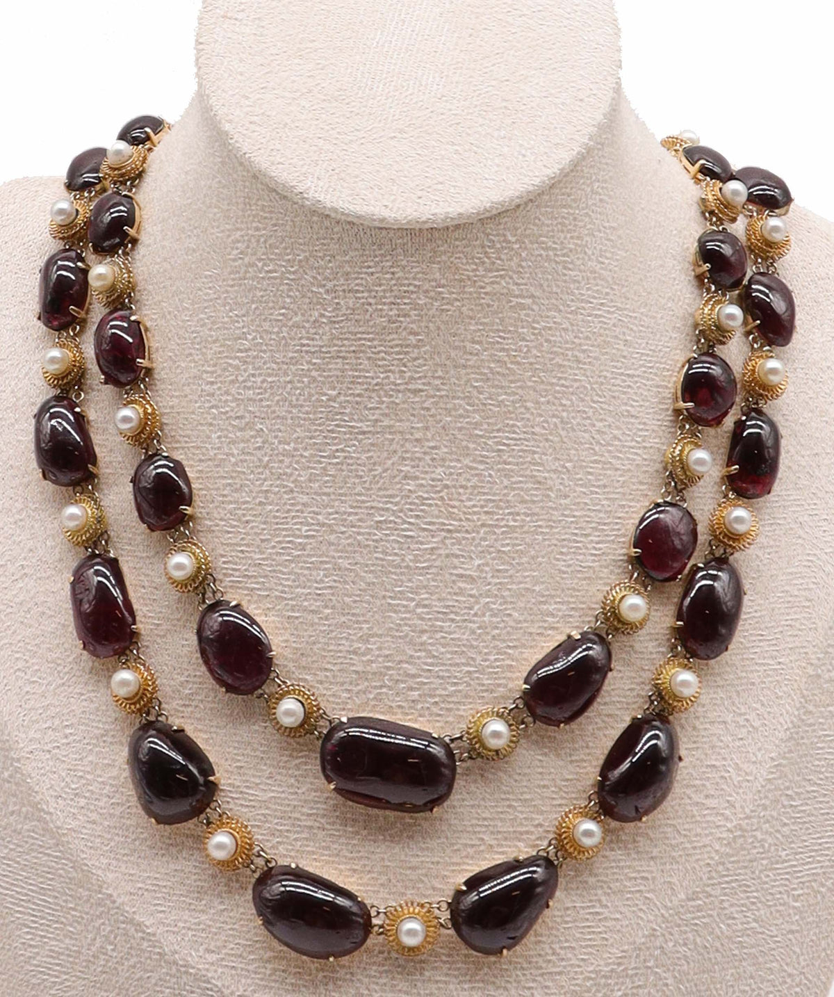 Luxury Promise An Antique Garnet and Pearl Necklace WA24120