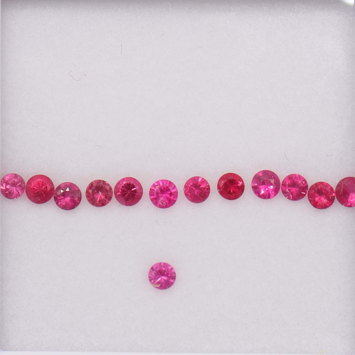 Luxury Promise 1.00ct Jedi Spinel Melee Set 2.6 MM DXBCS6339