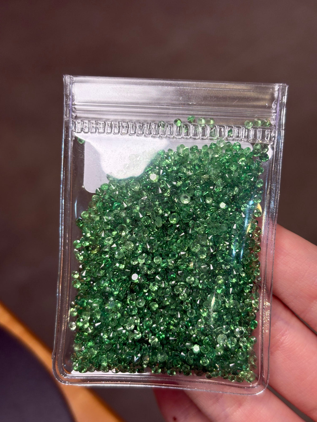 Luxury Promise 1.00ct Tsavorite Melee Sugar Box THAIC1039
