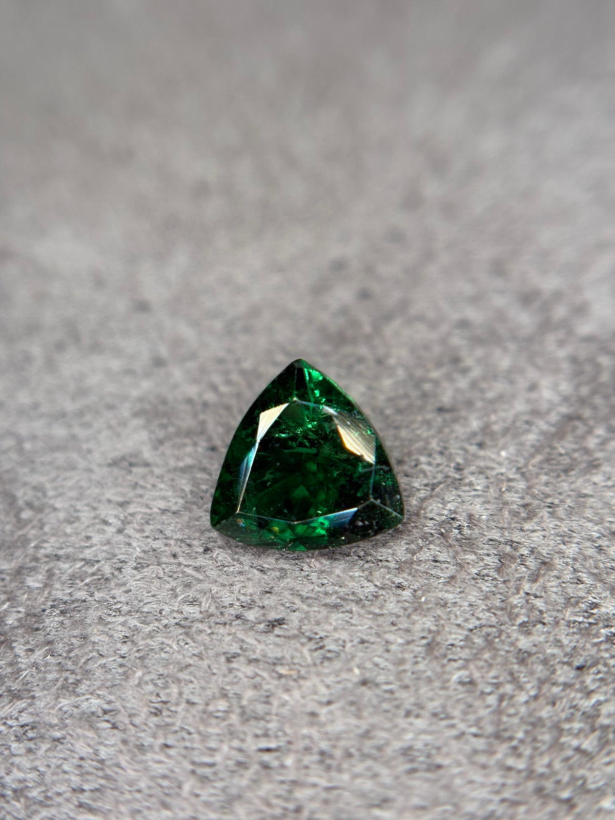 Luxury Promise 1.00ct Tsavorite Trillion THAIC1408