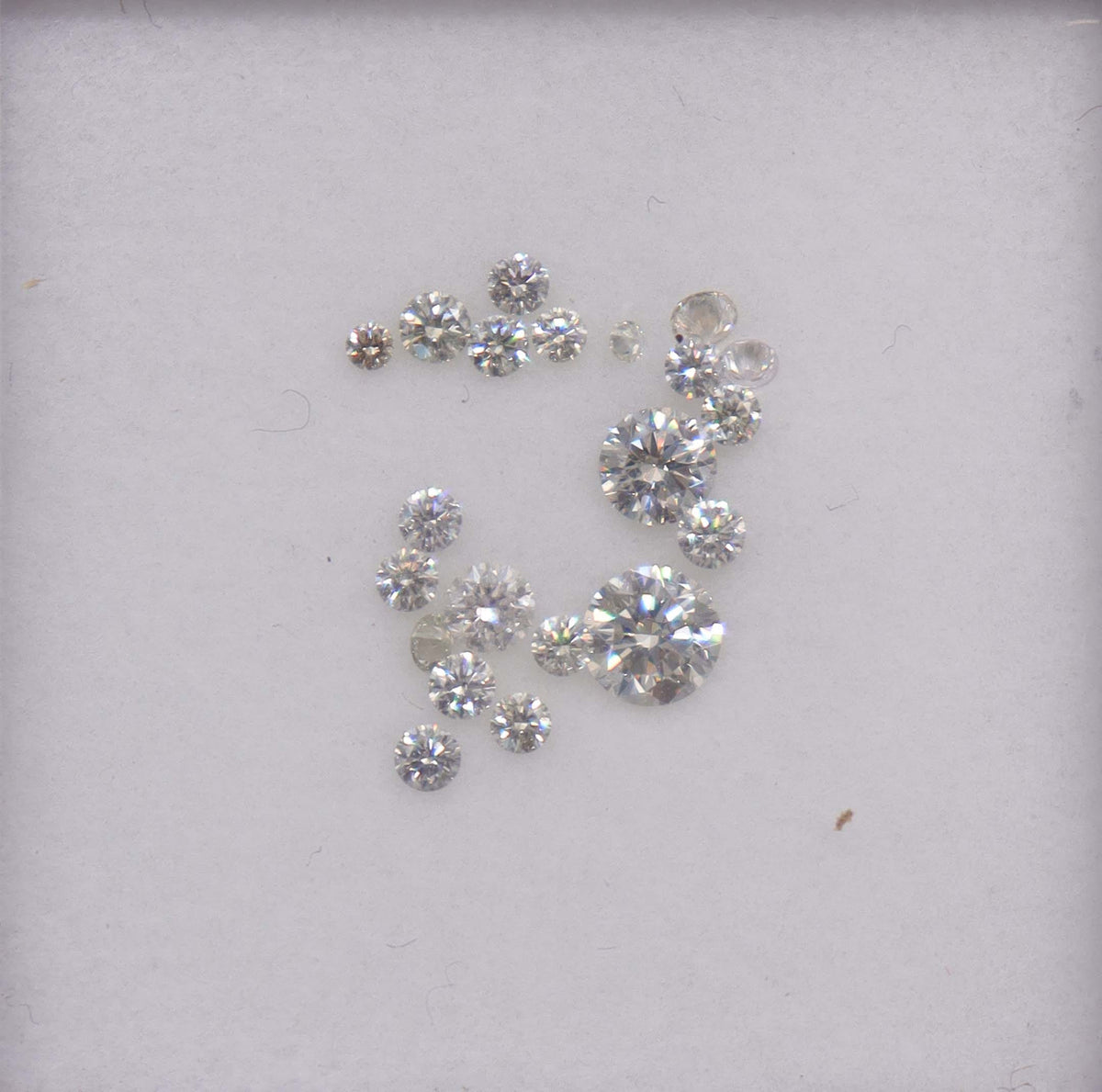 Luxury Promise 1.04 ct LIGHT GREY DIAMOND MELEE graduated (21pcs) DXBN0755