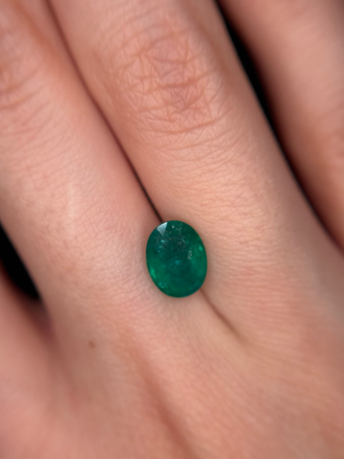 Luxury Promise 1.10ct Emerald Oval THAIC1484