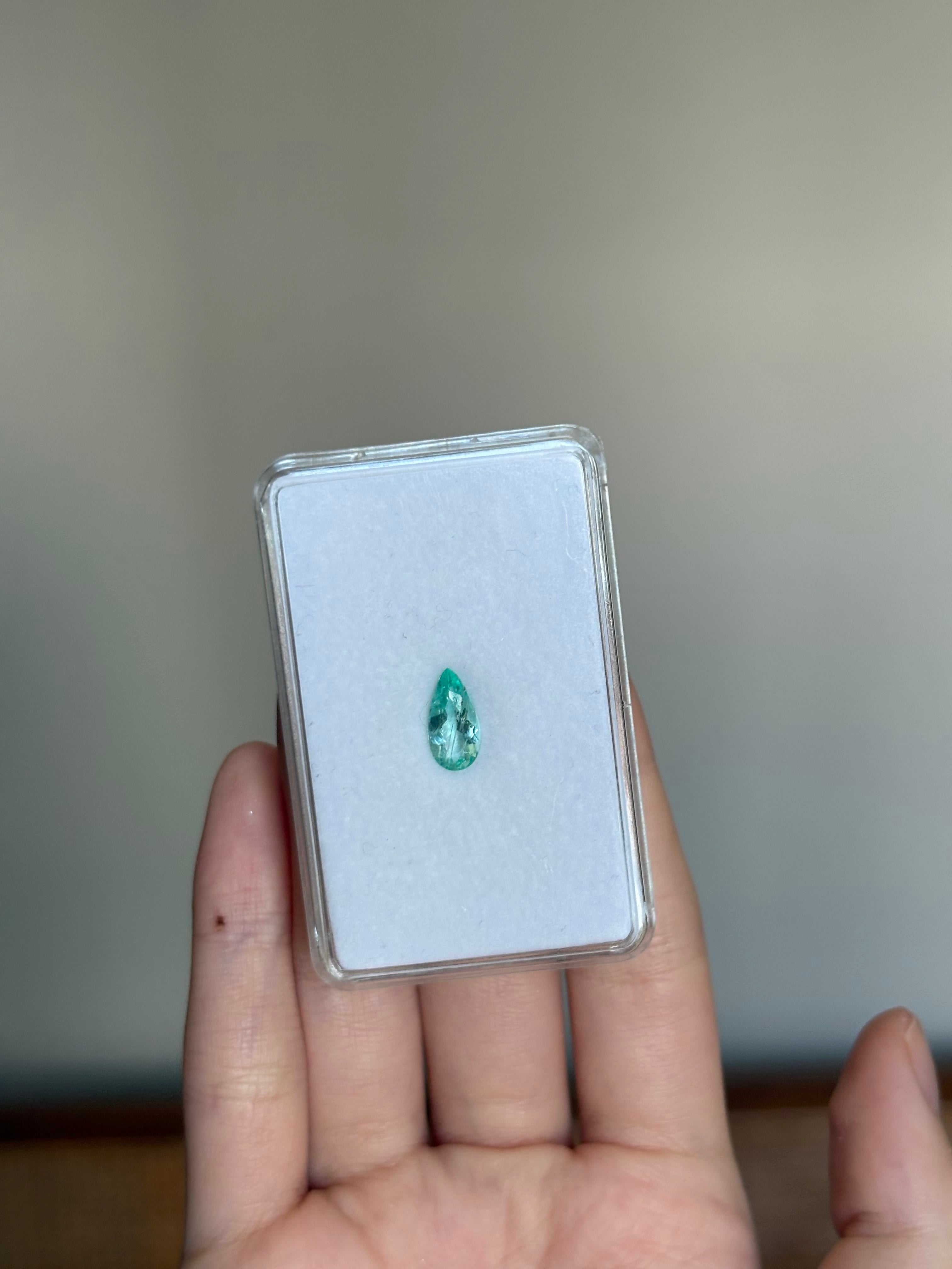 Luxury Promise 1.23ct Vanadium Beryl* DXBCS4955