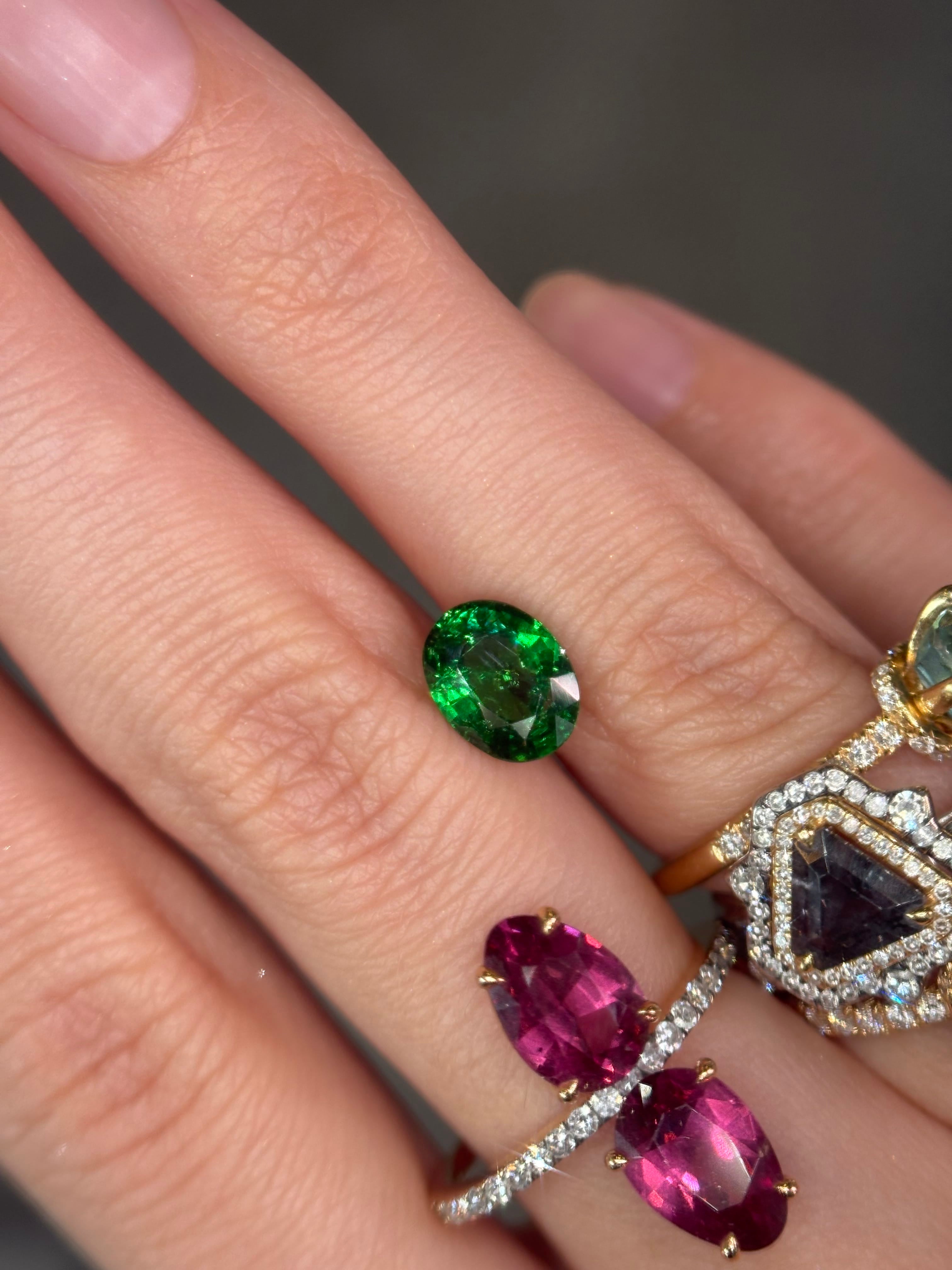 Luxury Promise 1.49ct Tsavorite Oval with Certification DXBCS5931
