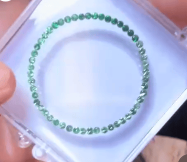 Luxury Promise 2.11crt Tsavorite 2 mm 1 BOX ( Pcs Box) BKK1088