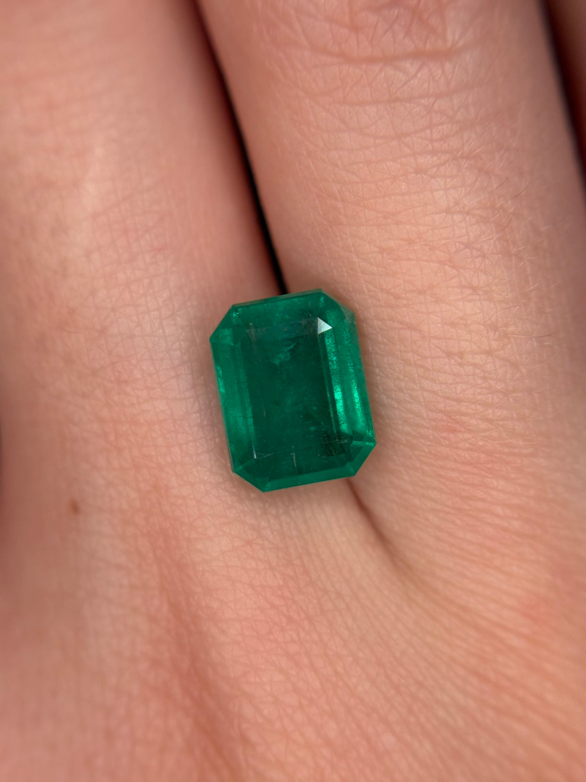 Luxury Promise 2.35ct Emerald THAIC1476