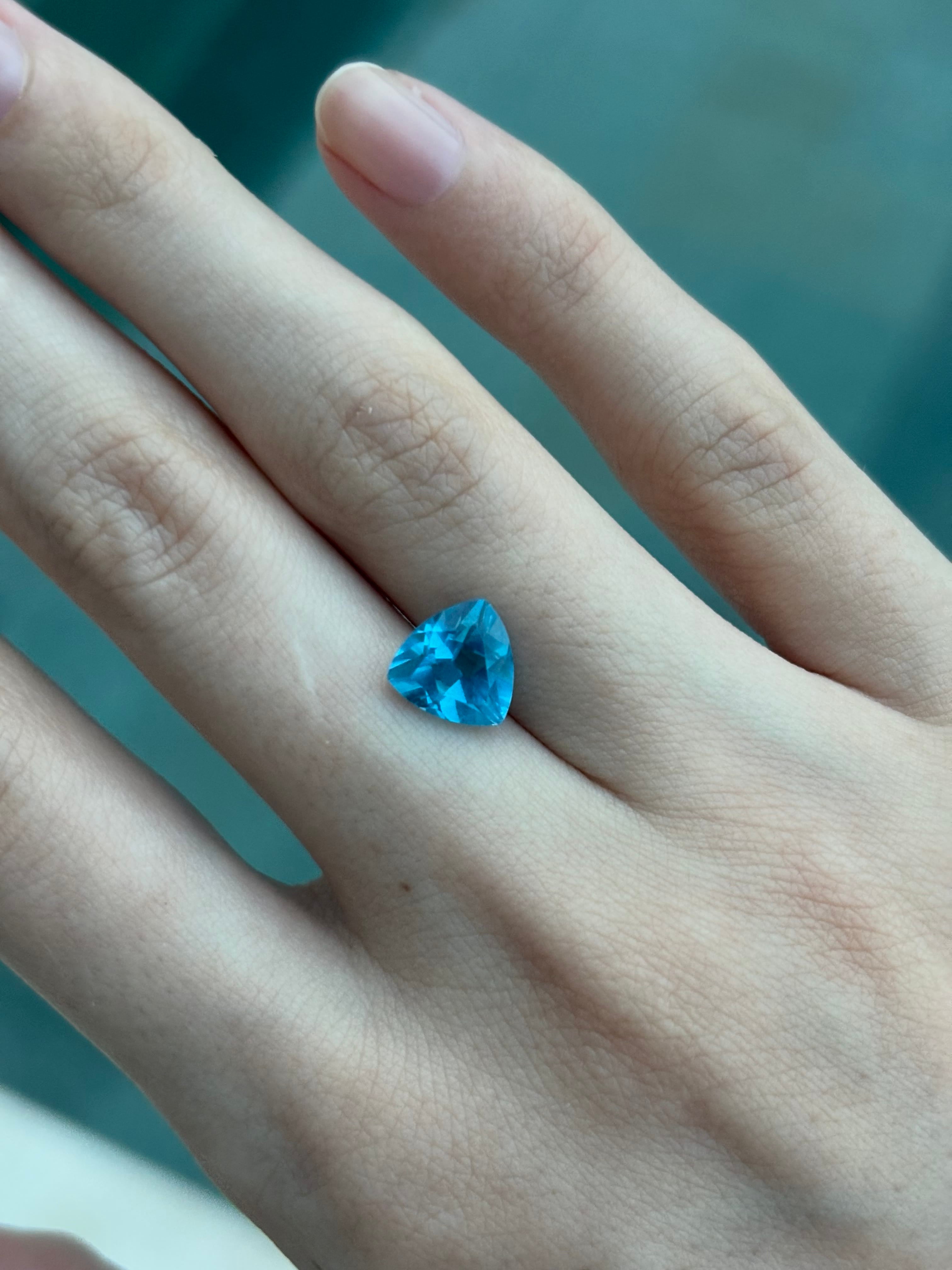 Luxury Promise 2.37ct Swiss Blue Topaz Trillion DXBCS5139