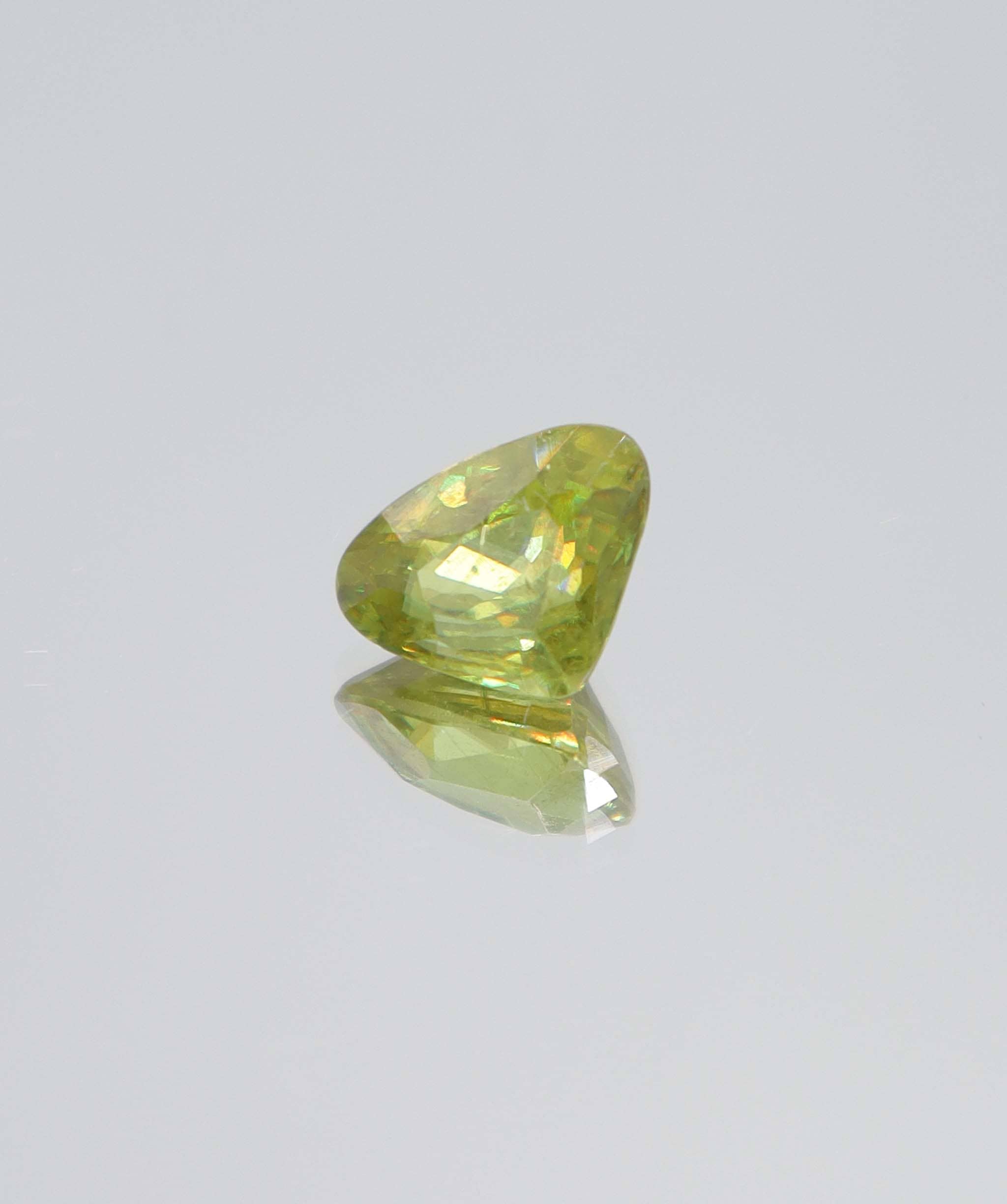 Luxury Promise 2.48ct Sphene Trilliant DXBCS5853