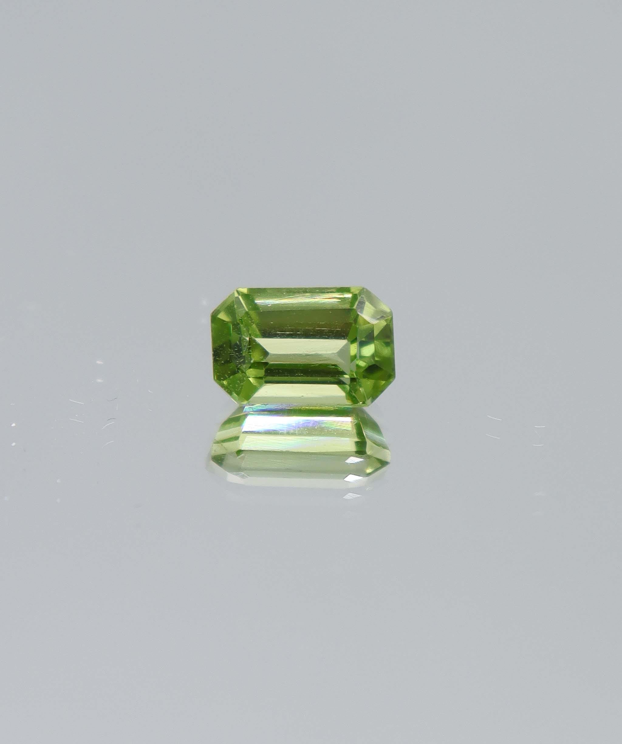 Luxury Promise 2.50ct Peridot Emerald DXBCS6002
