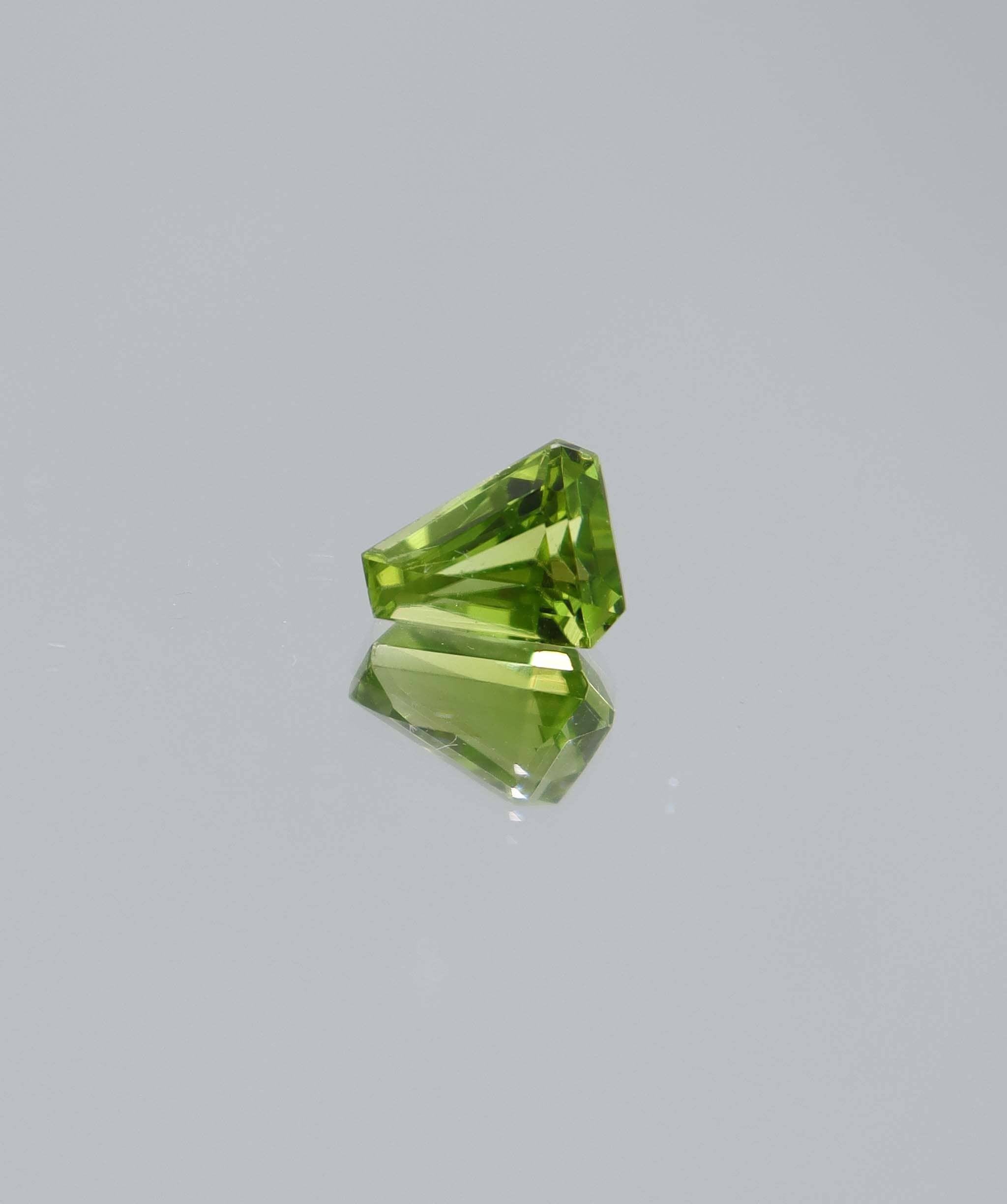 Luxury Promise 2.55ct Peridot Fancy Cut DXBCS6000