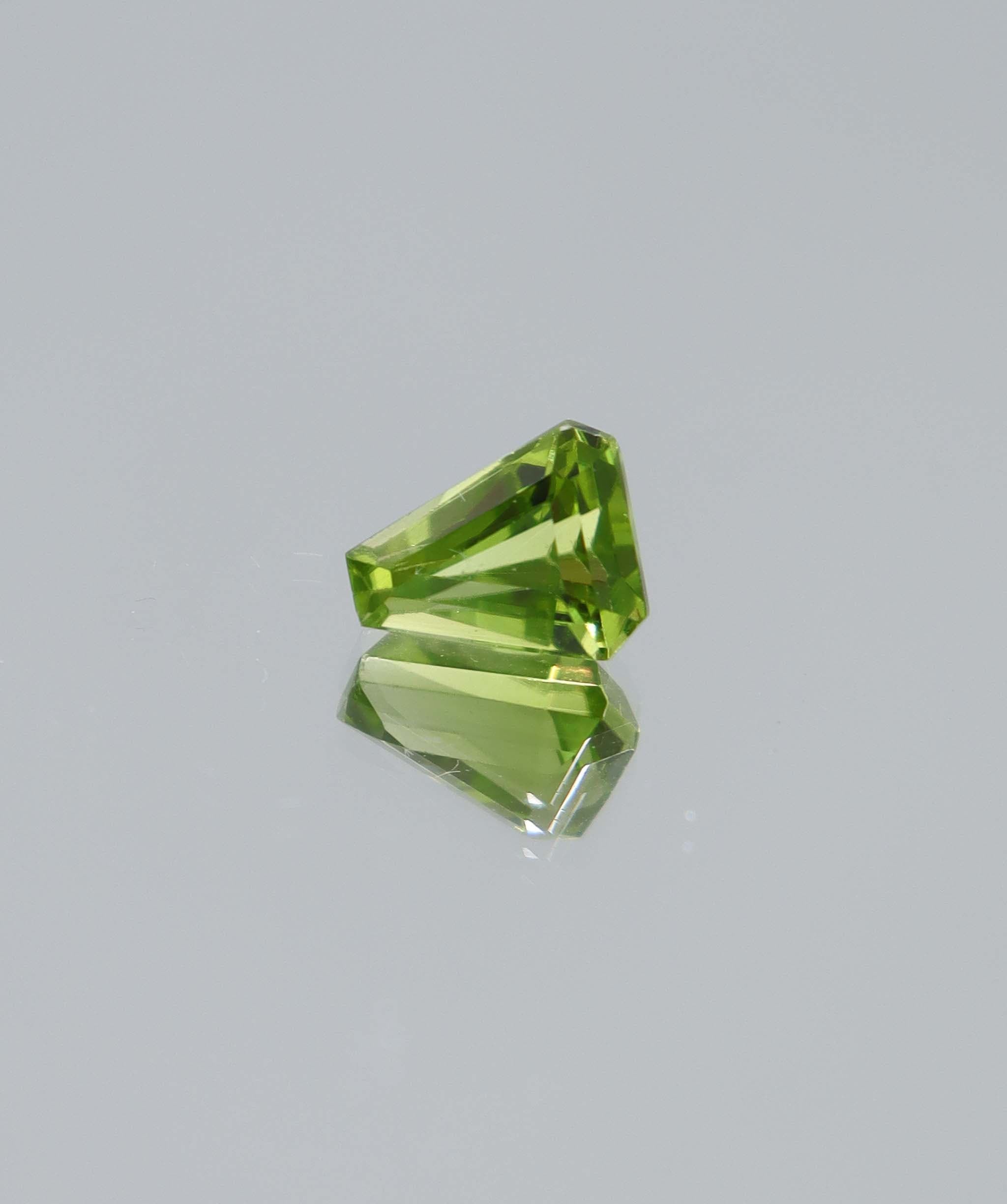 Luxury Promise 2.55ct Peridot Fancy Cut DXBCS6000