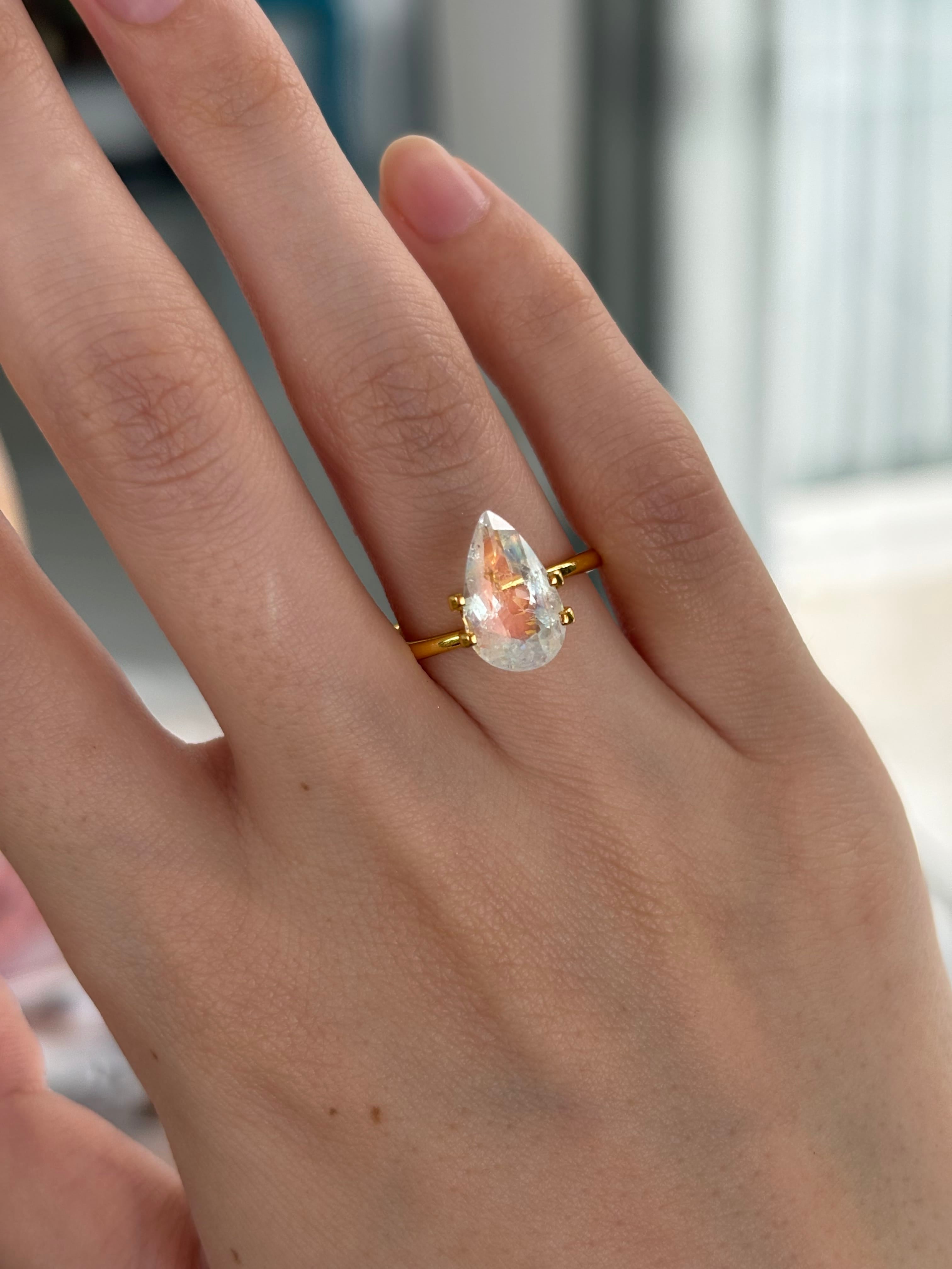 Luxury Promise 2.63 ct Rainbow Moonstone Madagascar DXBCS5181