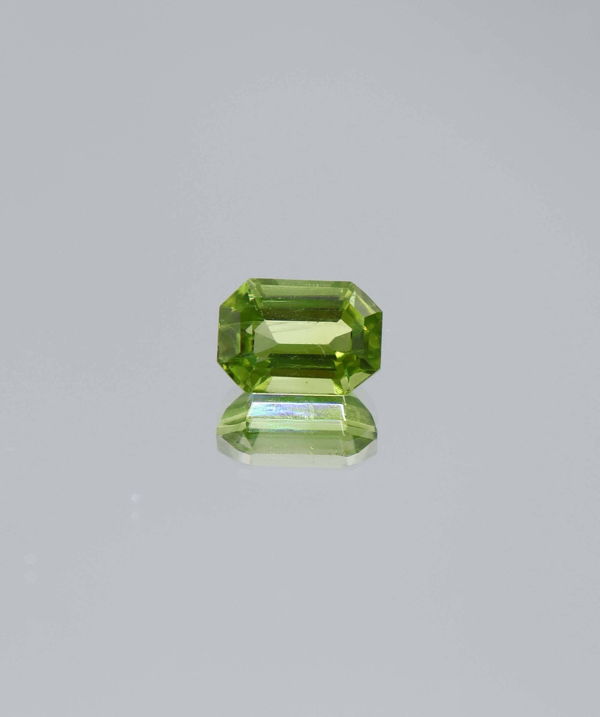 Luxury Promise 2.83ct Peridot Emerald DXBCS6001