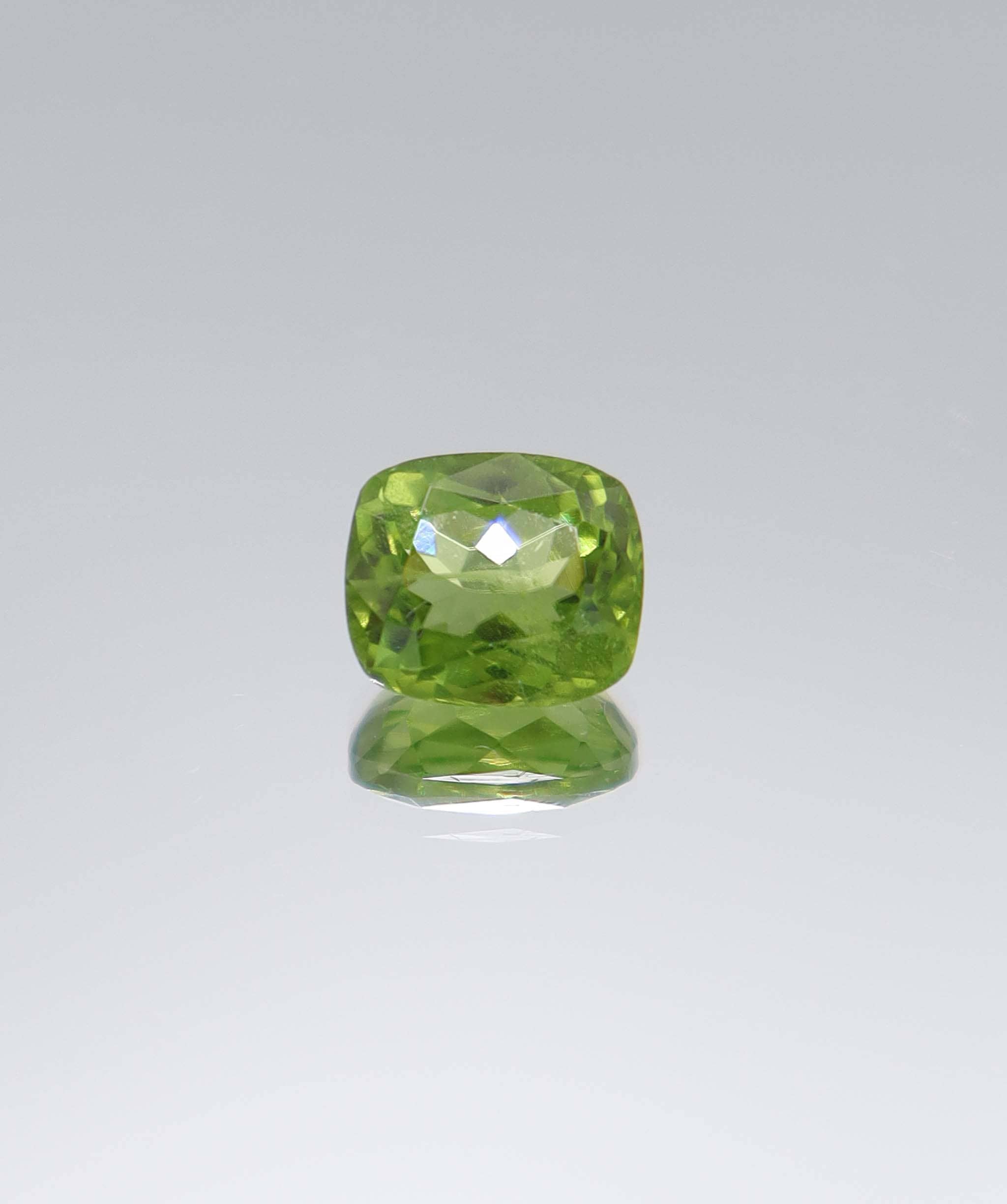 Luxury Promise 2.98ct Peridot Cushion DXBCS6006