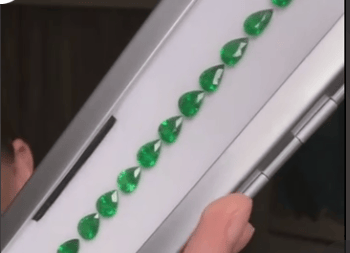 Luxury Promise 27.00ct Tsavorite Pear Bracelet Set THAIC0620