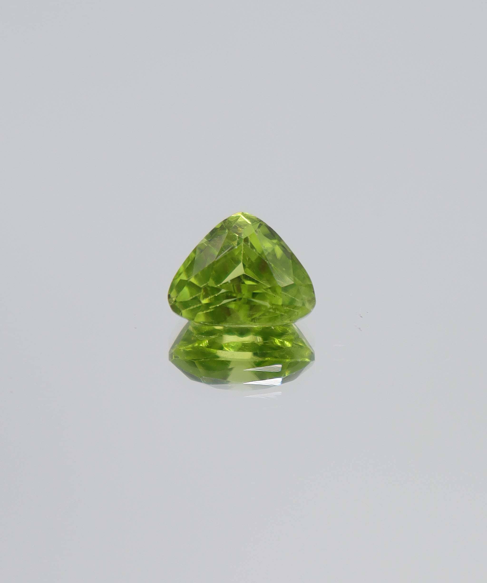 Luxury Promise 3.04ct Peridot Trillion DXBCS5817
