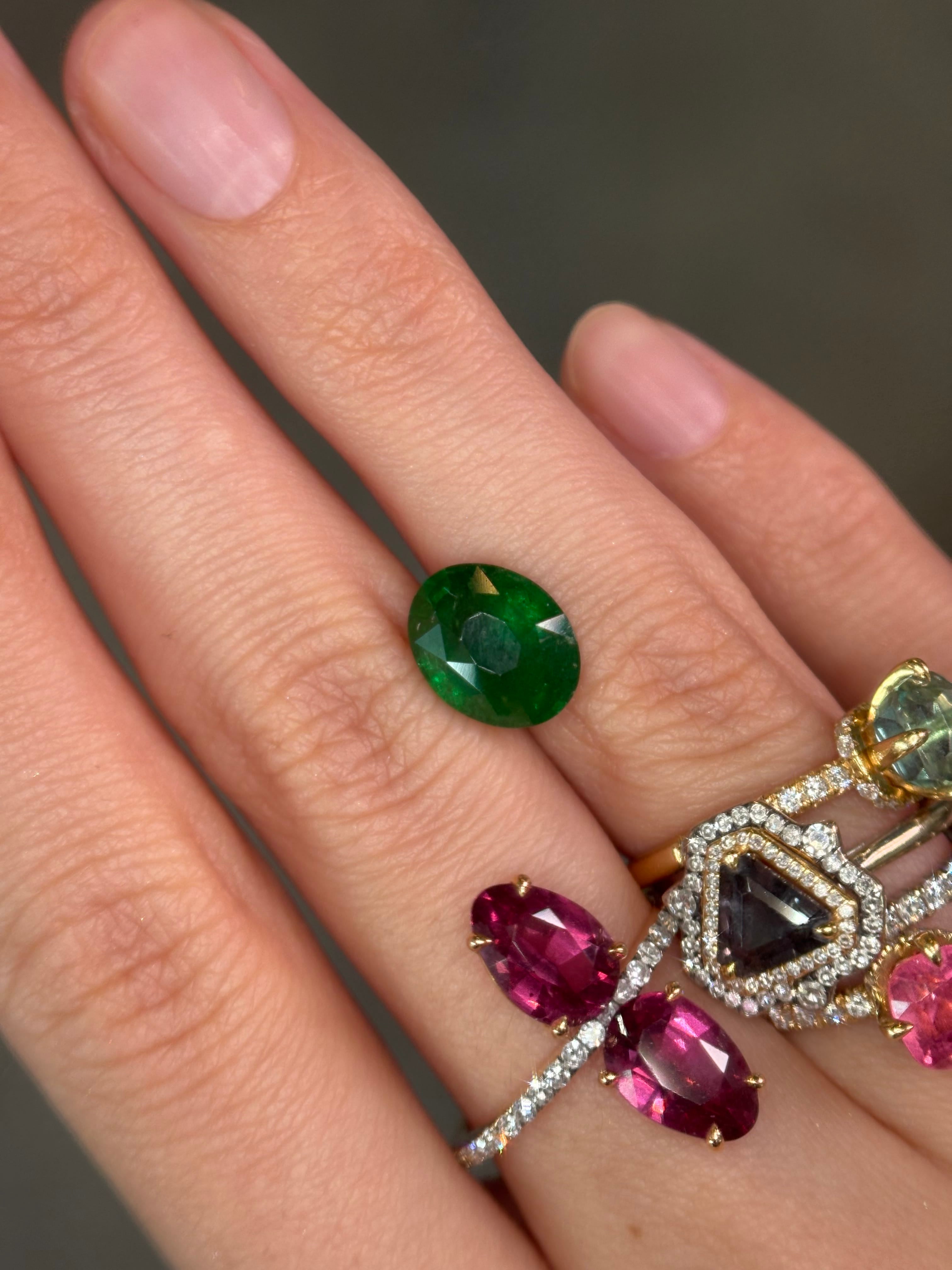 Luxury Promise 3.09ct Tsavorite Oval with Certification DXBCS5930