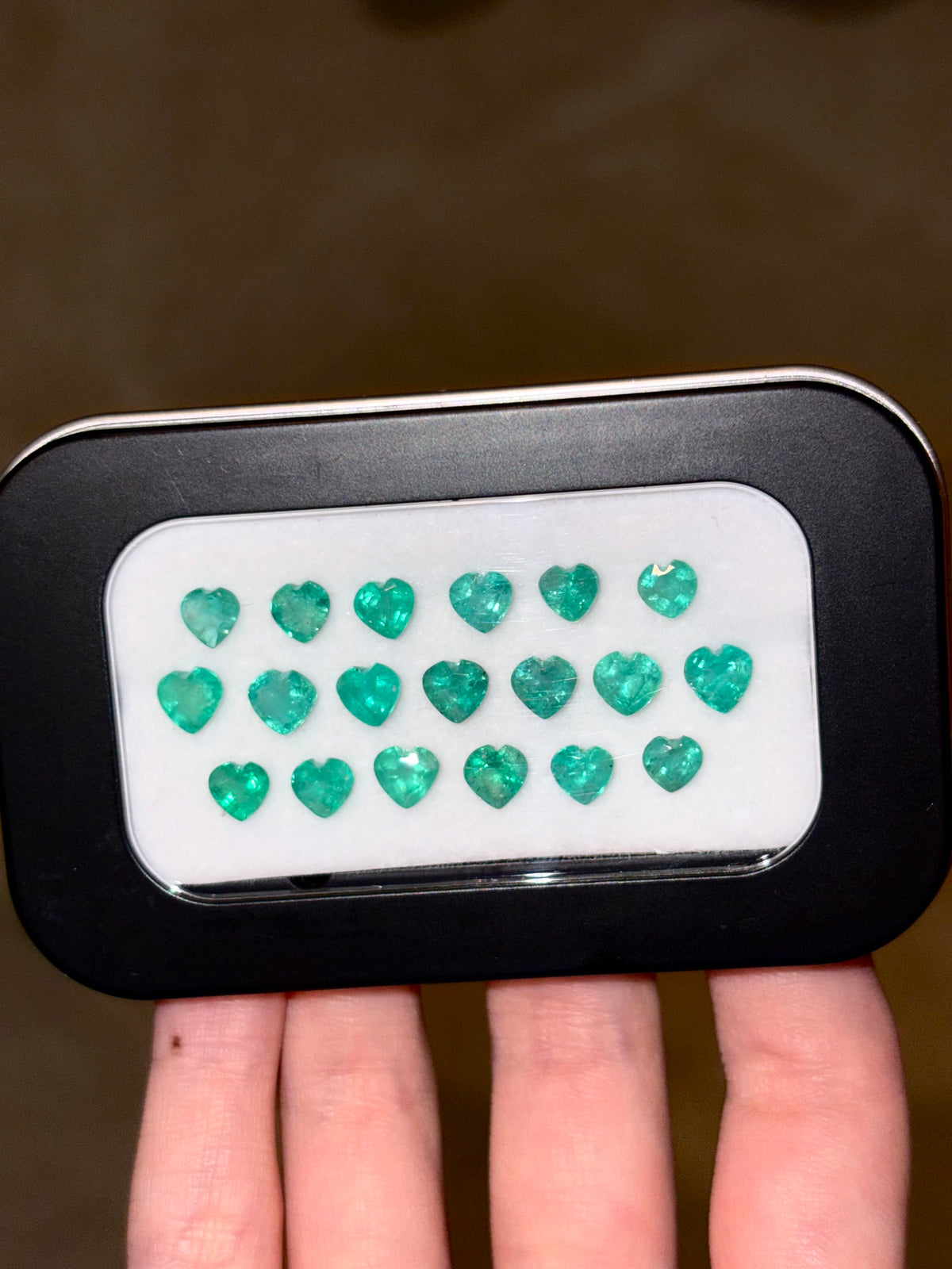 Luxury Promise 5.00ct Emerald Hearts THAIC1445